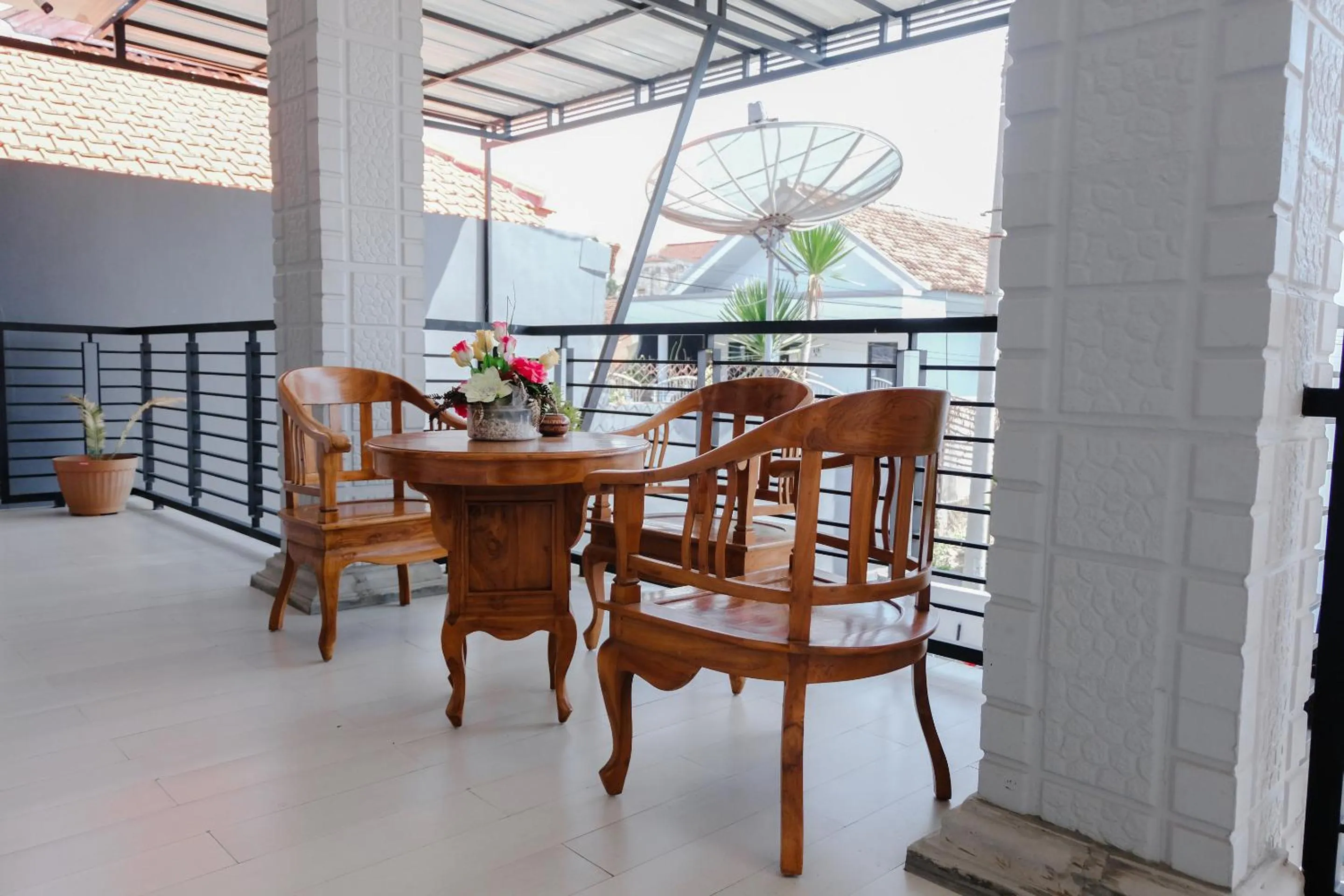 Balcony/Terrace in OYO 1566 El Reyshi Family Residence Syariah
