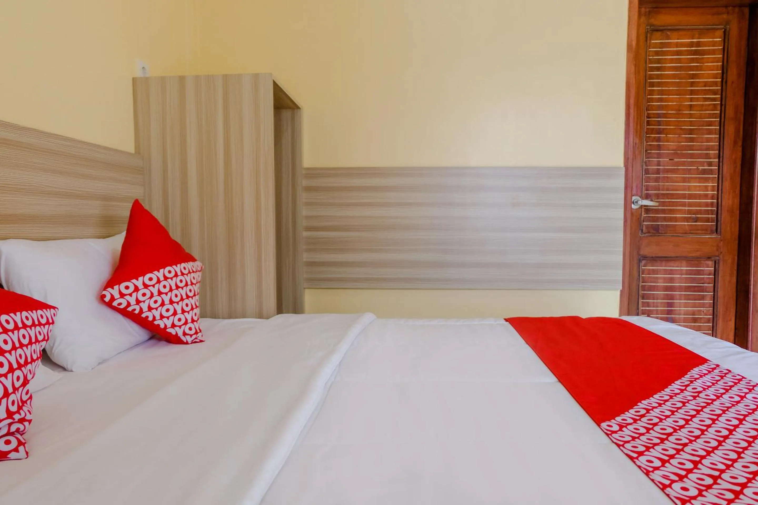 Bedroom, Bed in OYO 1566 El Reyshi Family Residence Syariah