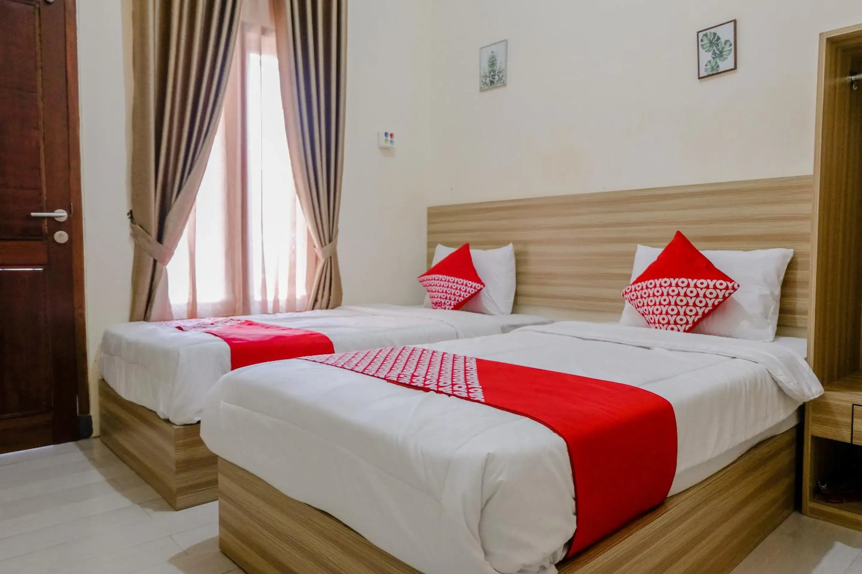 Photo of the whole room, Bed in OYO 1566 El Reyshi Family Residence Syariah Photo of the whole room, Bed in OYO 1566 El Reyshi Family Residence Syariah