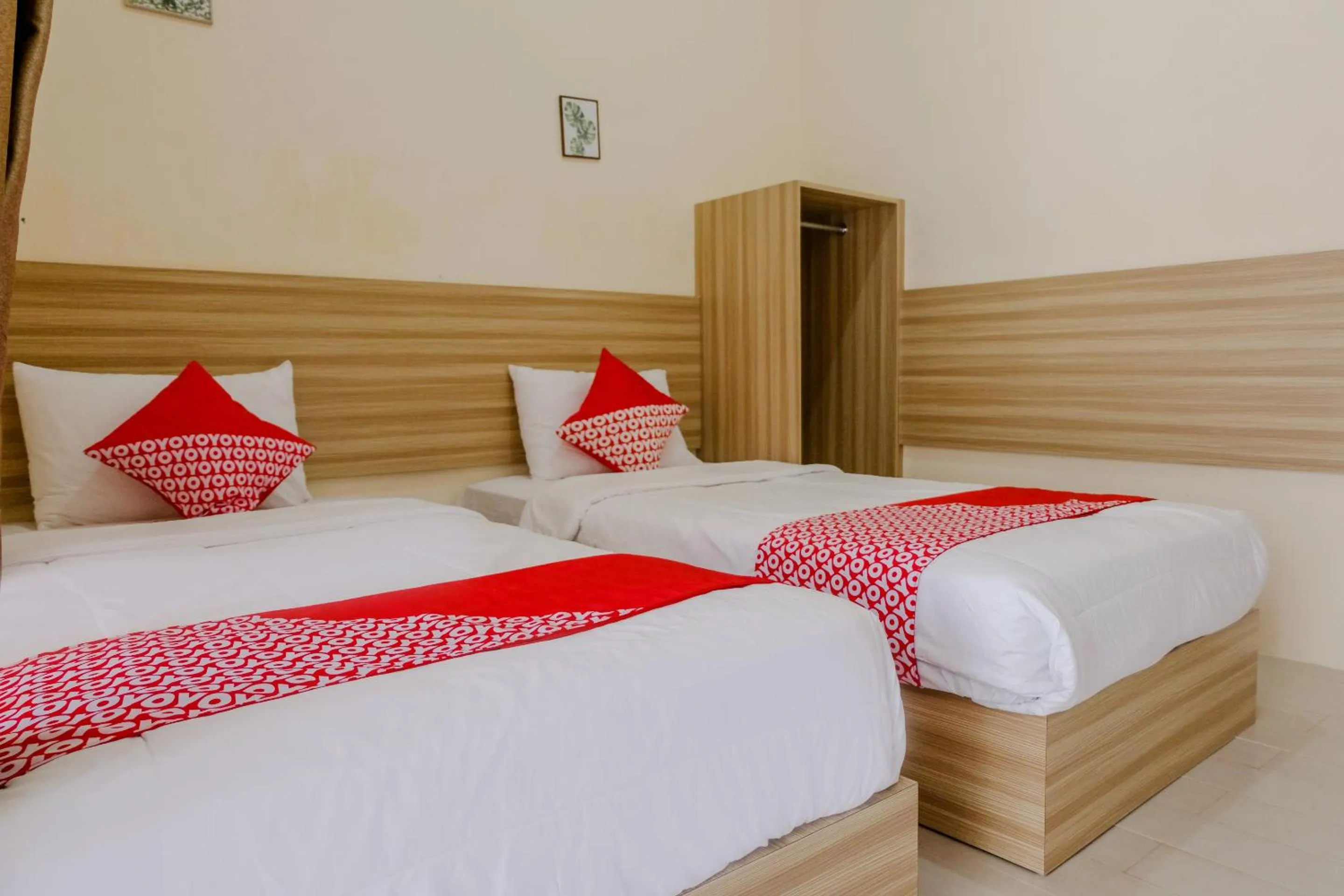 Bedroom, Bed in OYO 1566 El Reyshi Family Residence Syariah