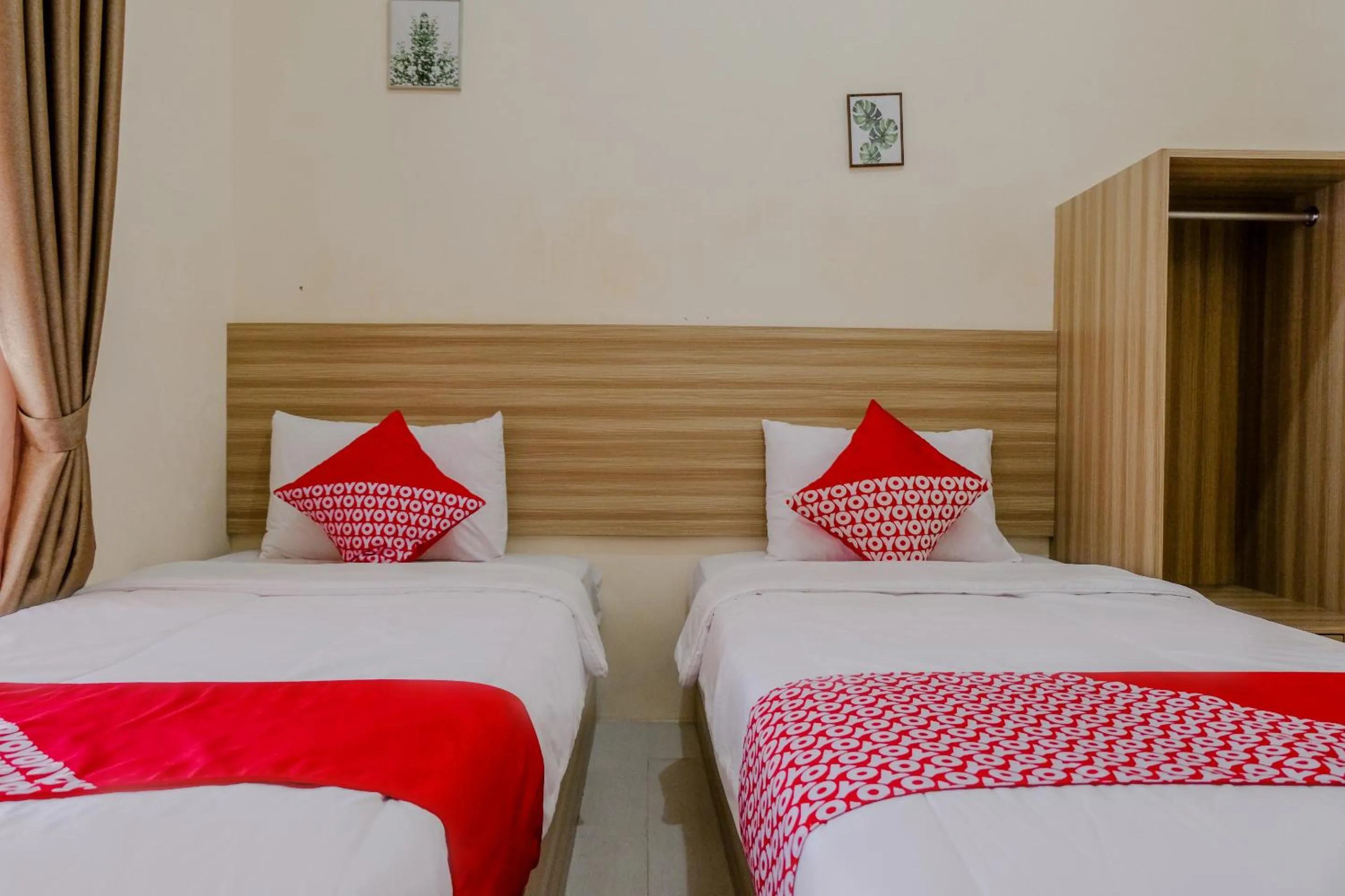 Bedroom, Bed in OYO 1566 El Reyshi Family Residence Syariah