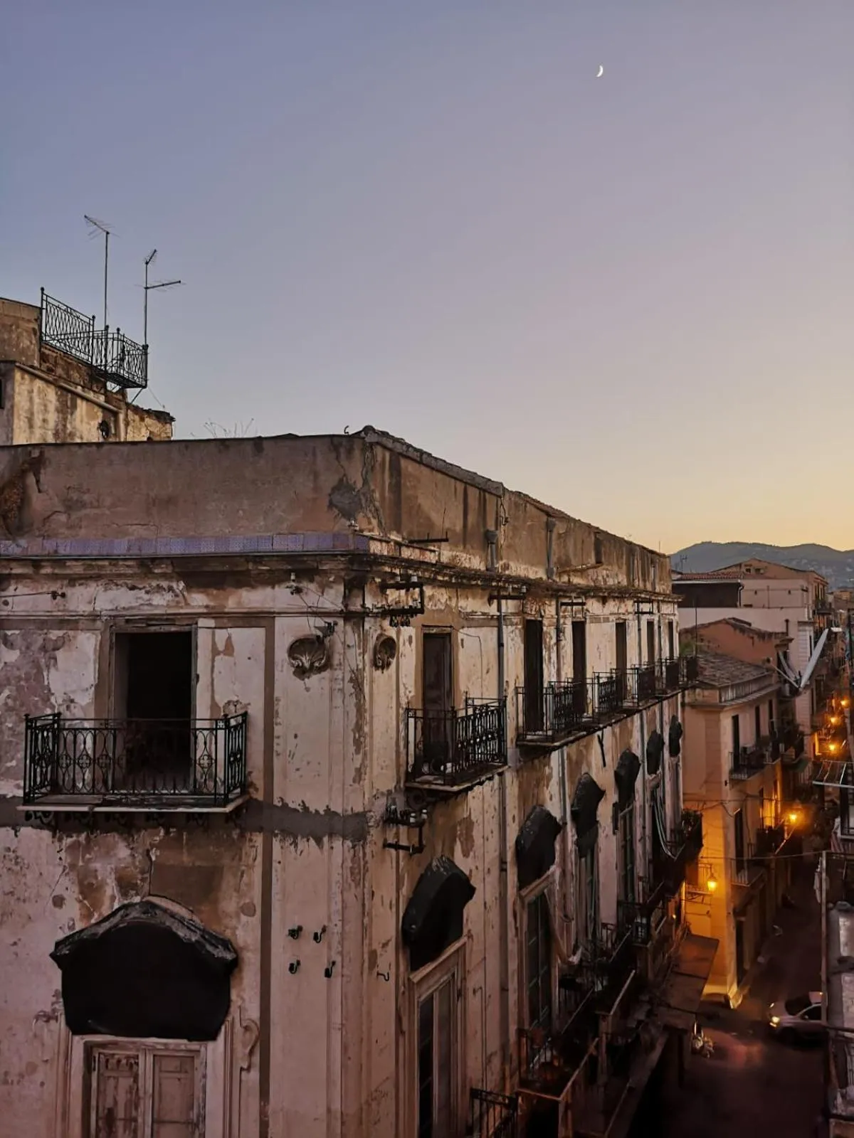 Quiet street view in Abali' Gran Sultanato
