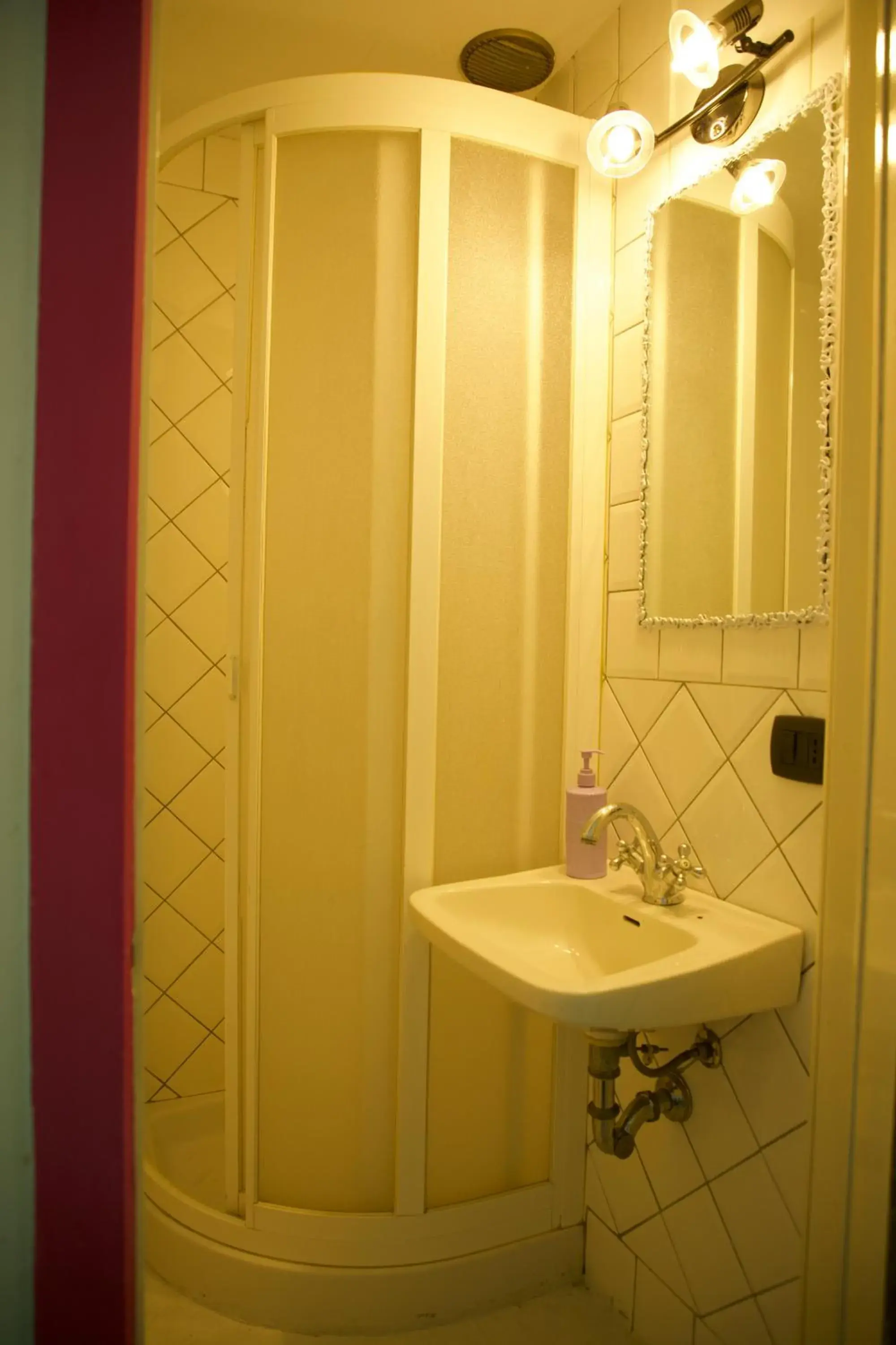 Single Room - single occupancy in Abali' Gran Sultanato Single Room - single occupancy in Abali' Gran Sultanato