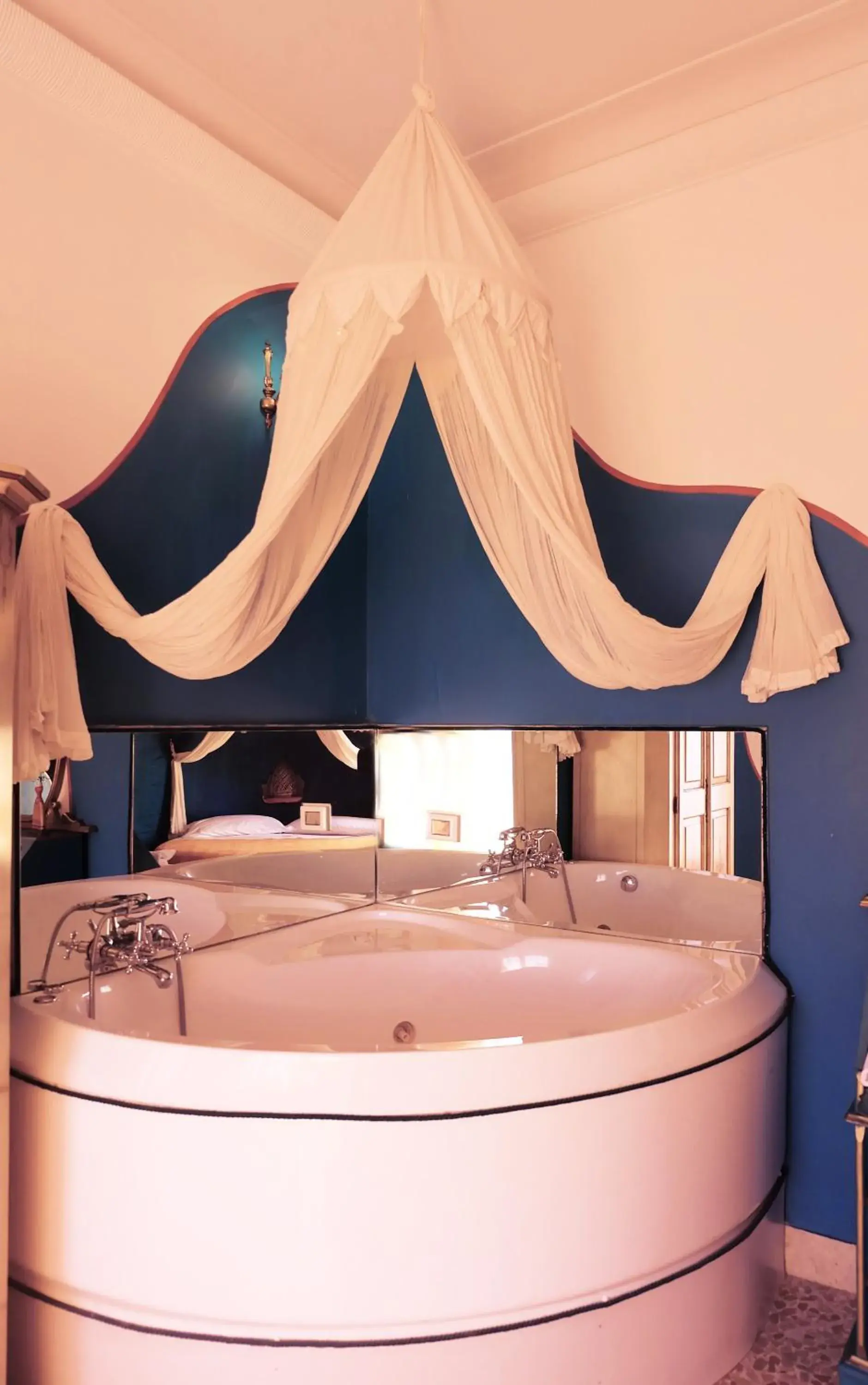 King Room with Spa Bath - single occupancy in Abali' Gran Sultanato King Room with Spa Bath - single occupancy in Abali' Gran Sultanato