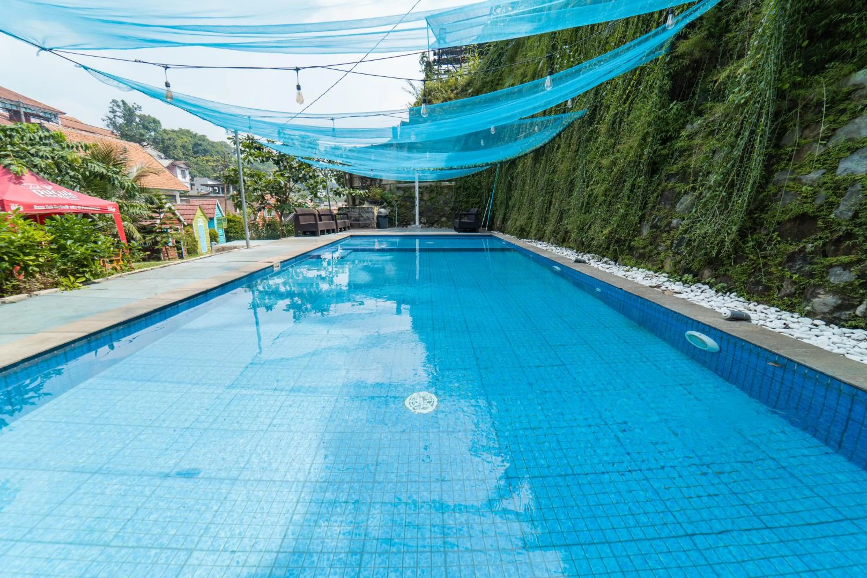 Swimming pool in Bigland Bogor Hotel Powered by Archipelago