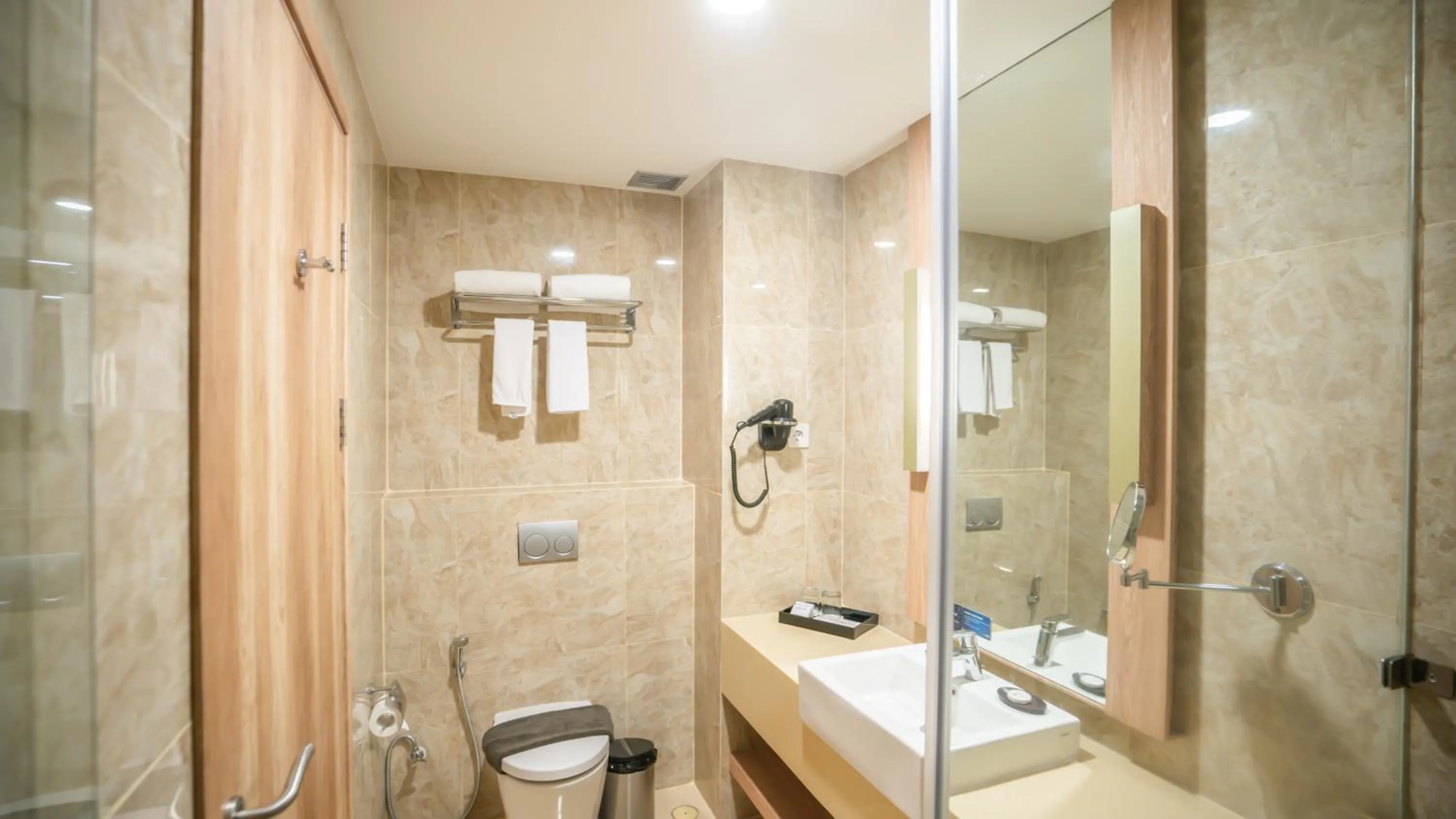 Bathroom in Bigland Bogor Hotel Powered by Archipelago