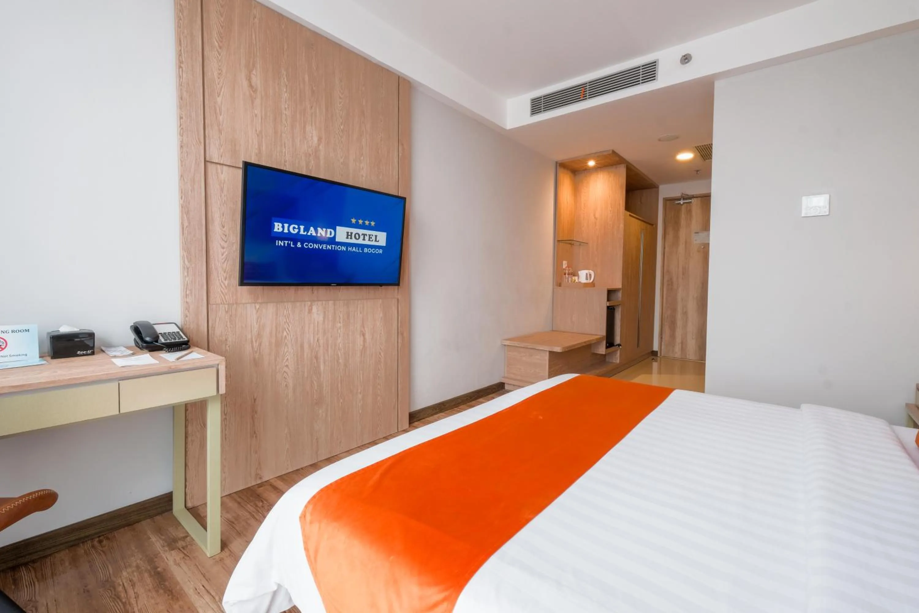 Bedroom, Bed in Bigland Bogor Hotel Powered by Archipelago