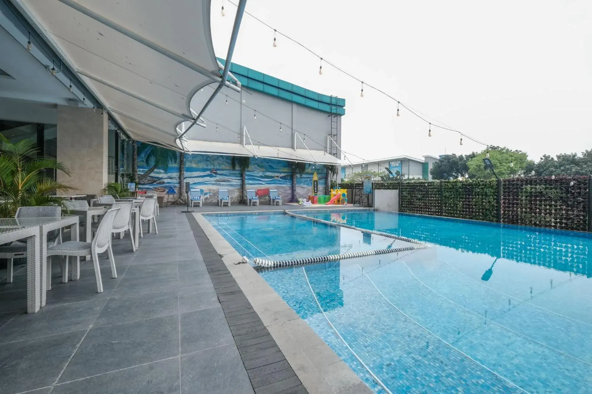 Swimming pool in Bigland Bogor Hotel Powered by Archipelago Swimming pool in Bigland Bogor Hotel Powered by Archipelago
