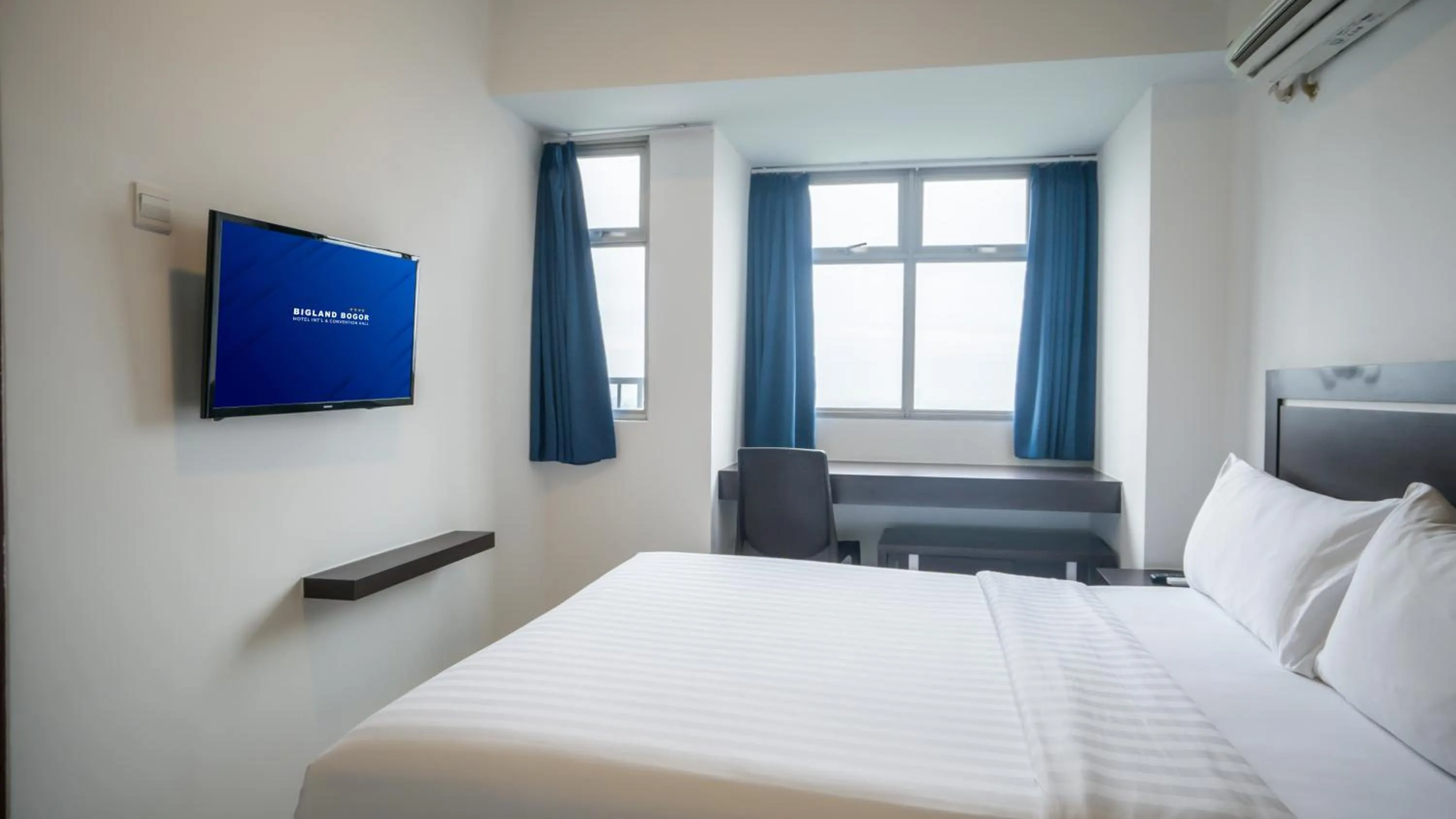 Bed in Bigland Bogor Hotel Powered by Archipelago