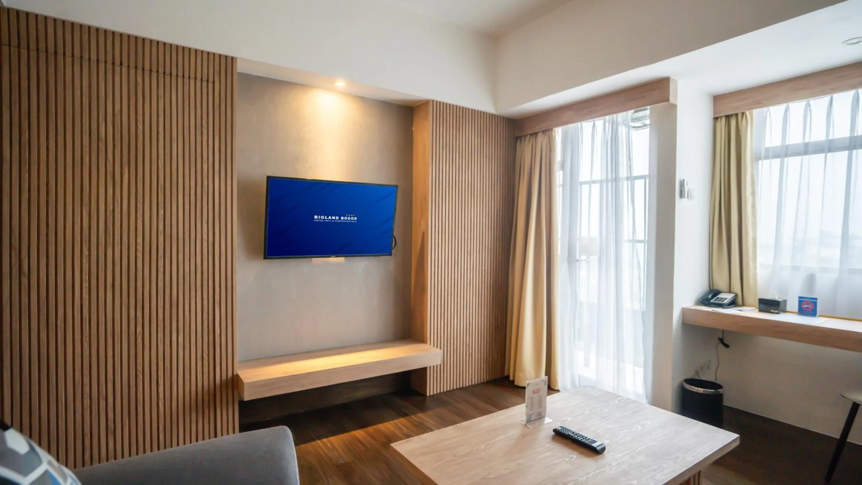 TV and multimedia in Bigland Bogor Hotel Powered by Archipelago