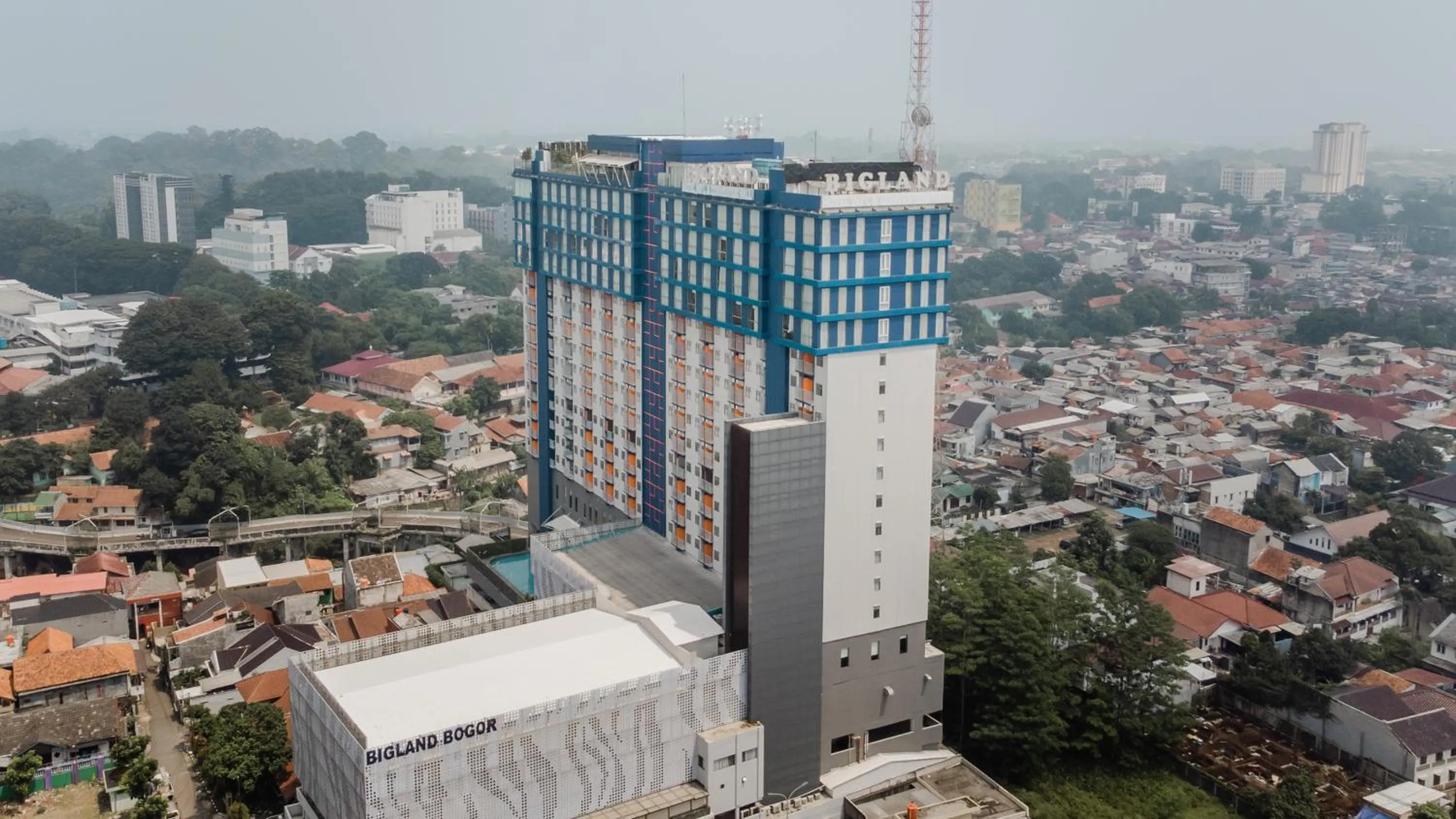 Property building in Bigland Bogor Hotel Powered by Archipelago