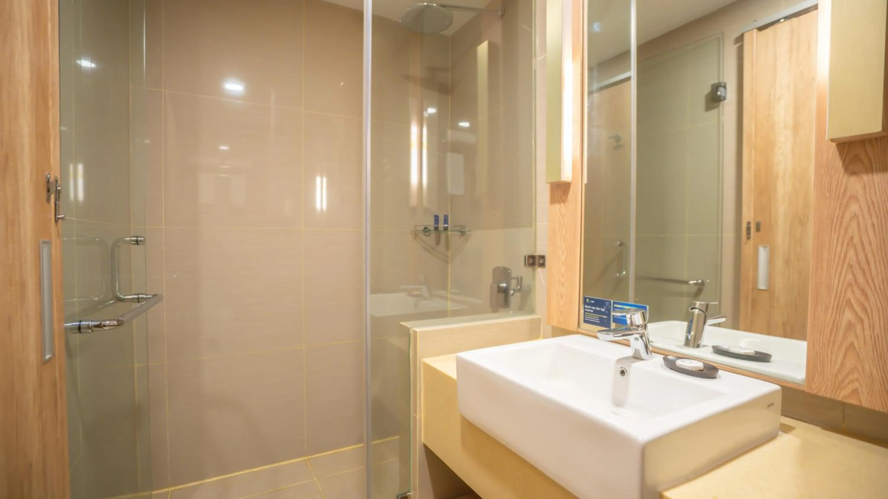 Bathroom in Bigland Bogor Hotel Powered by Archipelago