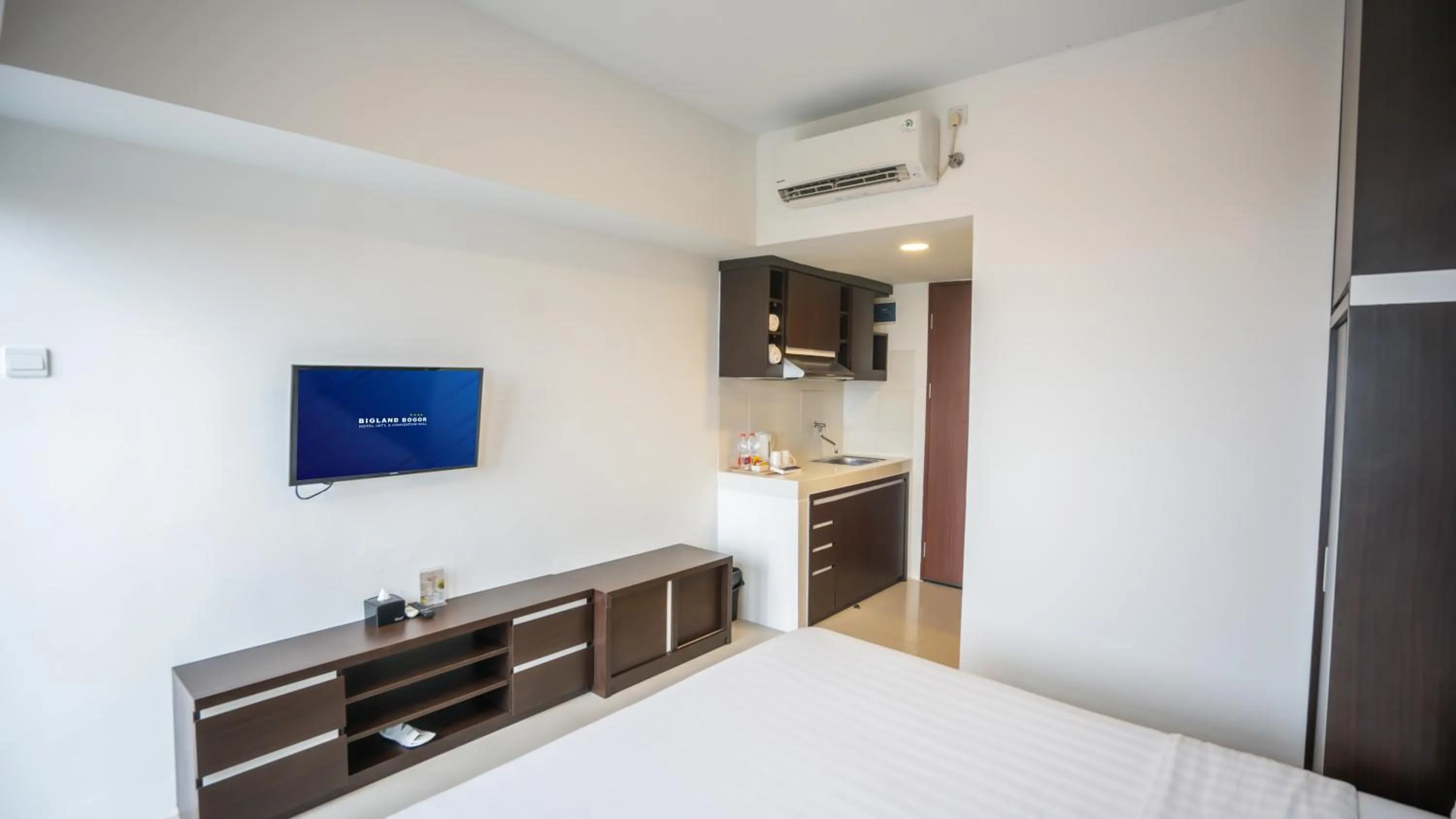 TV and multimedia in Bigland Bogor Hotel Powered by Archipelago