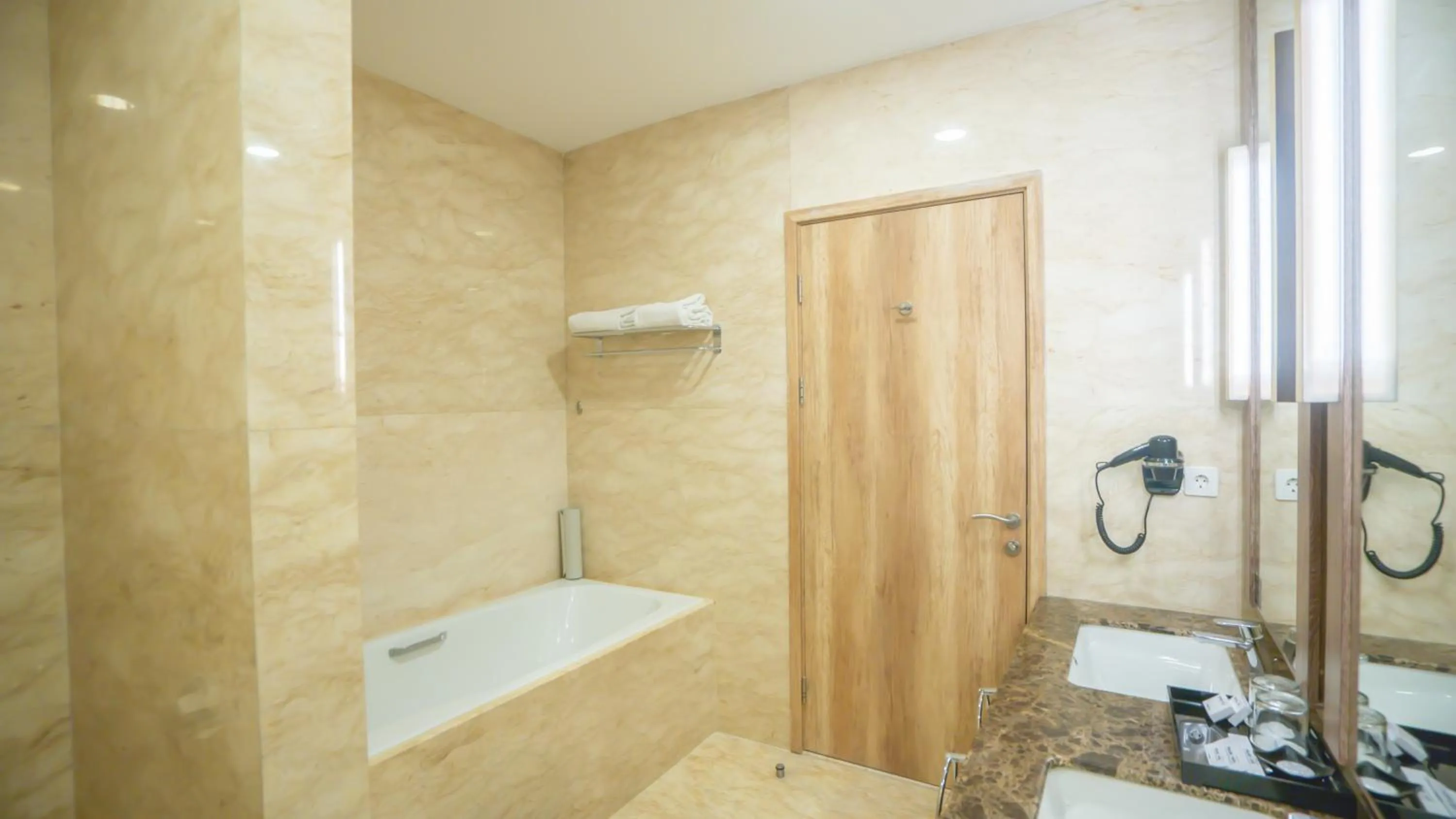 Bathroom in Bigland Bogor Hotel Powered by Archipelago