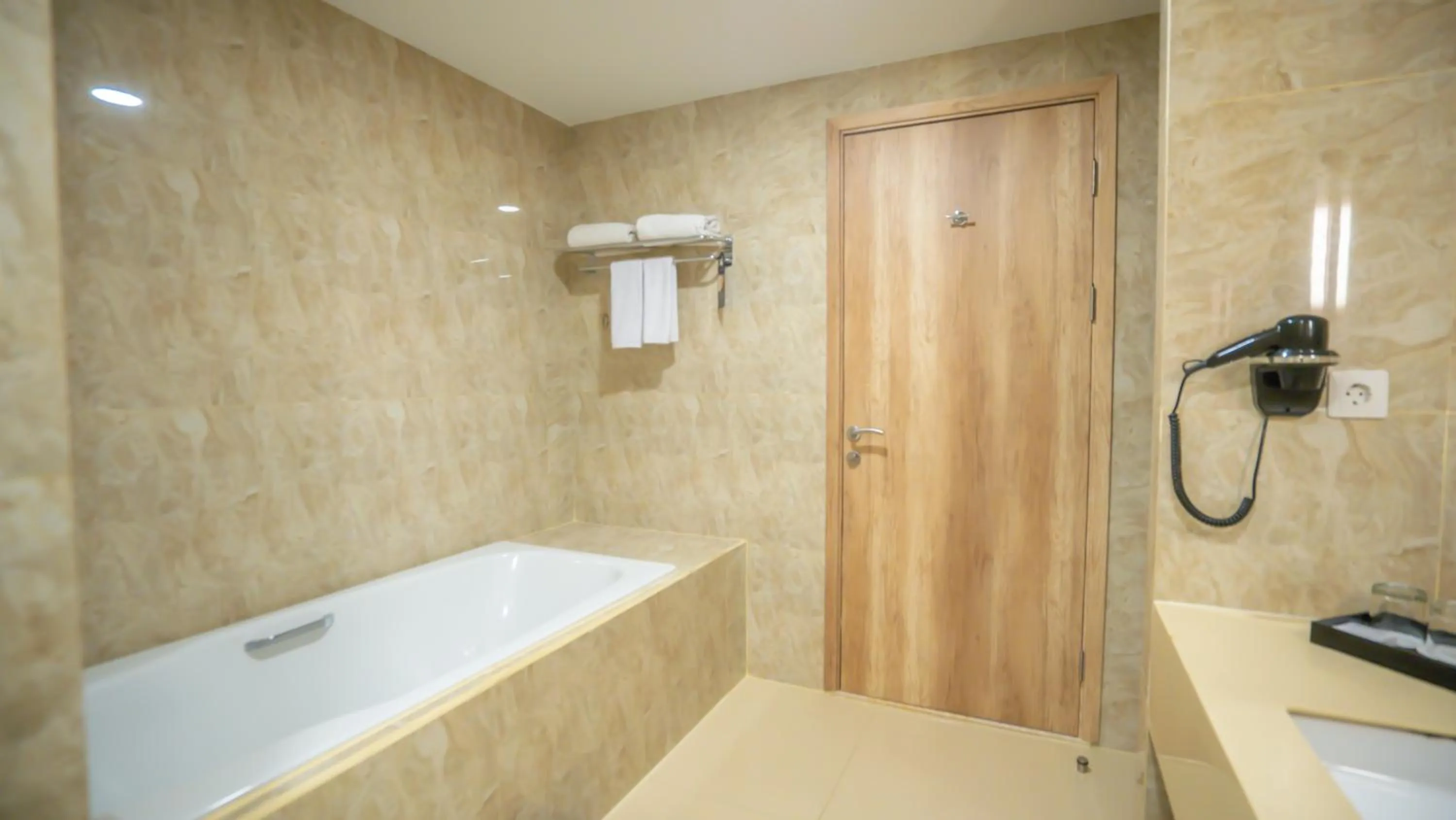 Bathroom in Bigland Bogor Hotel Powered by Archipelago