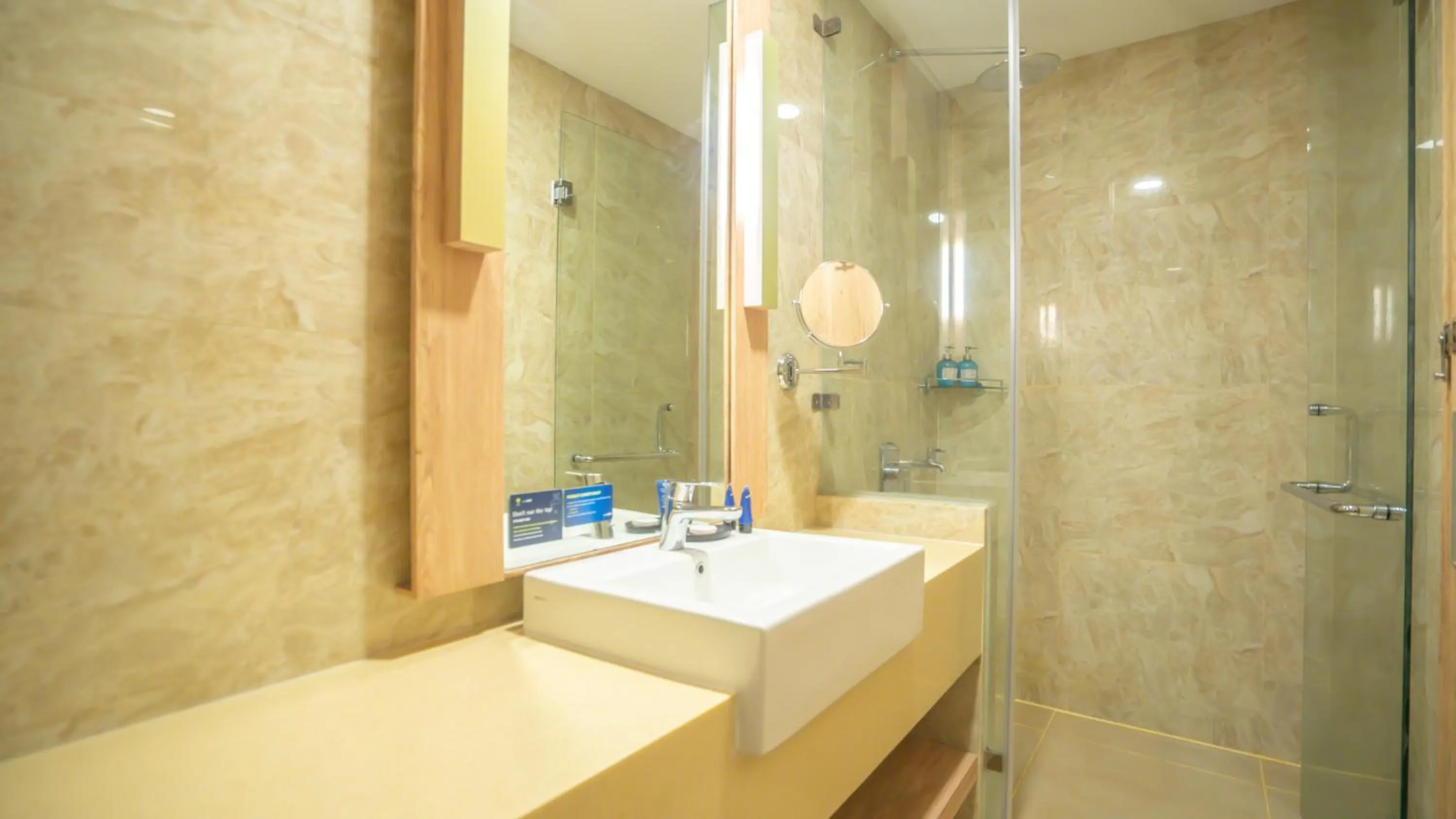 Bathroom in Bigland Bogor Hotel Powered by Archipelago