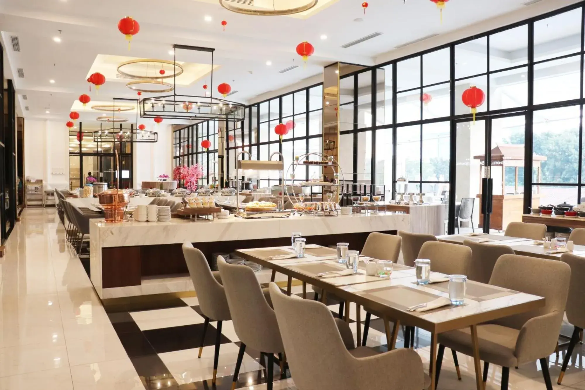 Restaurant/places to eat in Bigland Bogor Hotel Powered by Archipelago Restaurant/places to eat in Bigland Bogor Hotel Powered by Archipelago