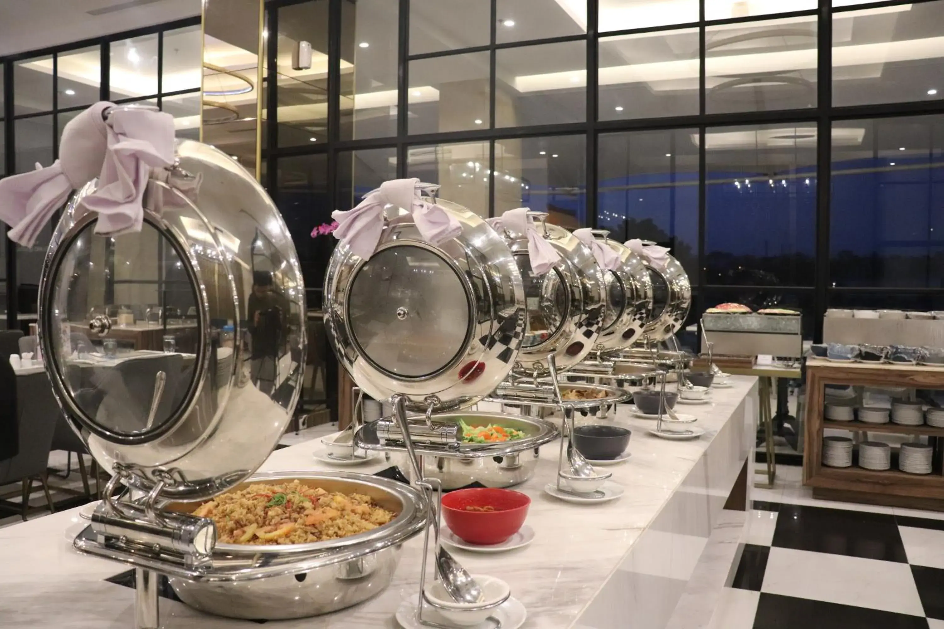 Restaurant/places to eat in Bigland Bogor Hotel Powered by Archipelago Restaurant/places to eat in Bigland Bogor Hotel Powered by Archipelago