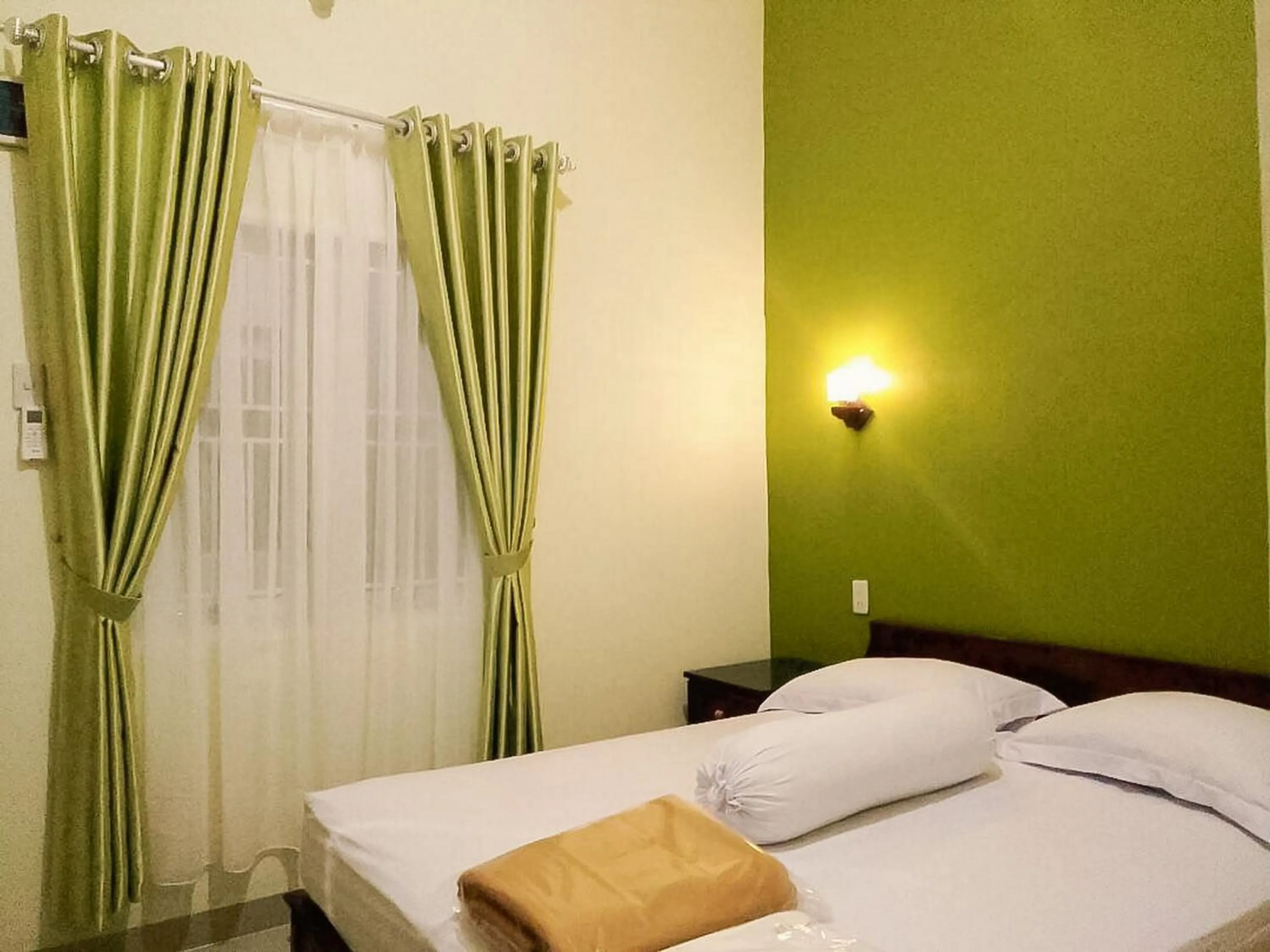 Bed in OYO 1500 Mh Homestay