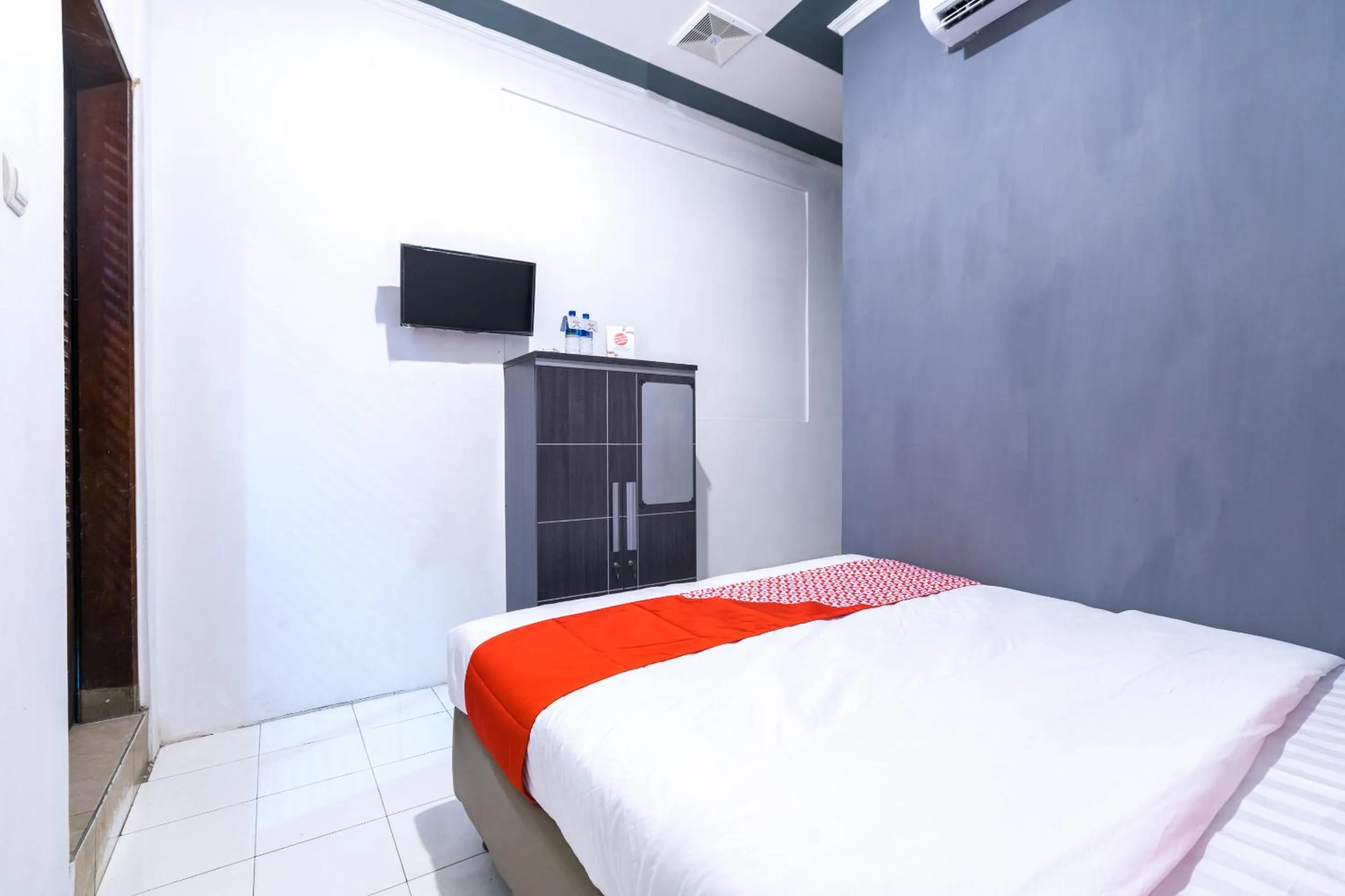 Living room, TV/Entertainment Center in OYO 1421 Kasmaran Guest House Syariah