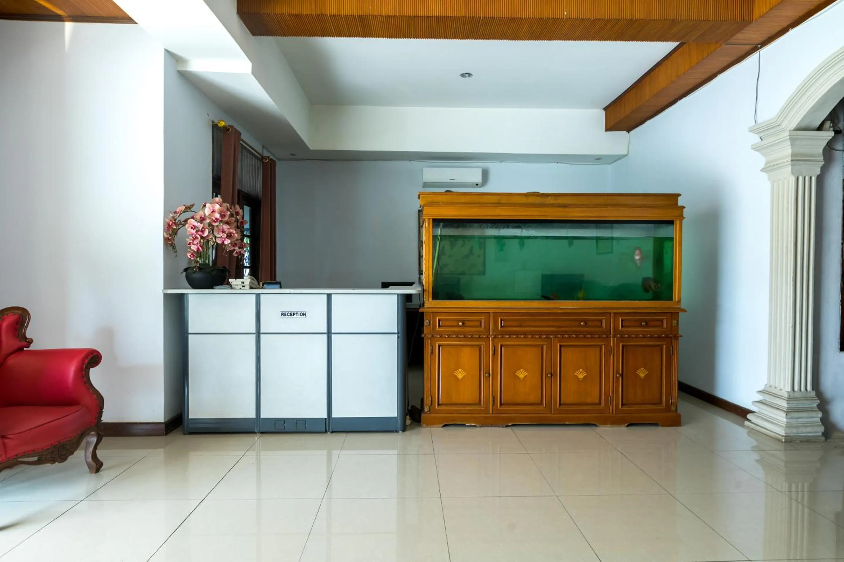 Lobby or reception, TV/Entertainment Center in OYO 1421 Kasmaran Guest House Syariah