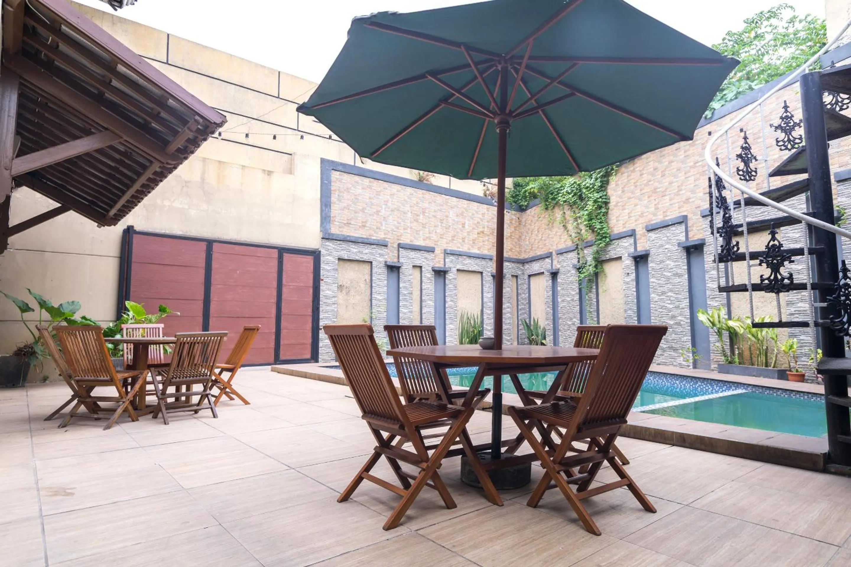 Patio in OYO 1421 Kasmaran Guest House Syariah