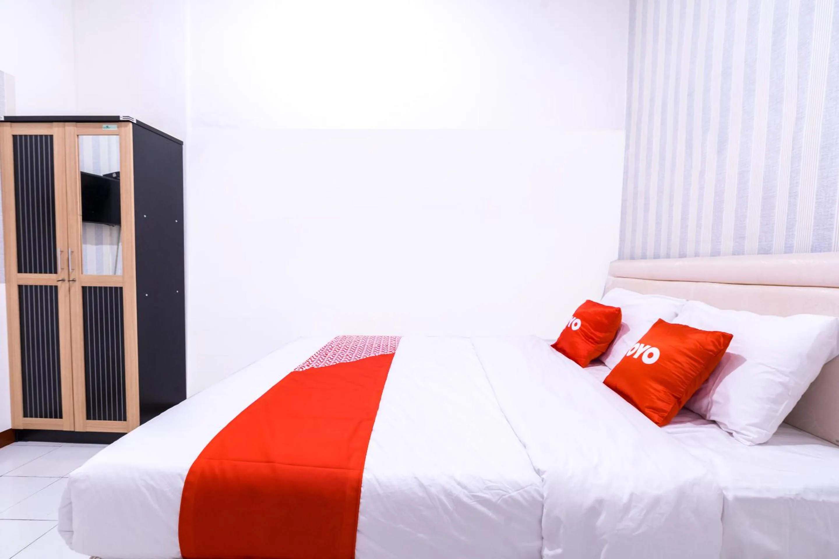 Bedroom in OYO 1421 Kasmaran Guest House Syariah