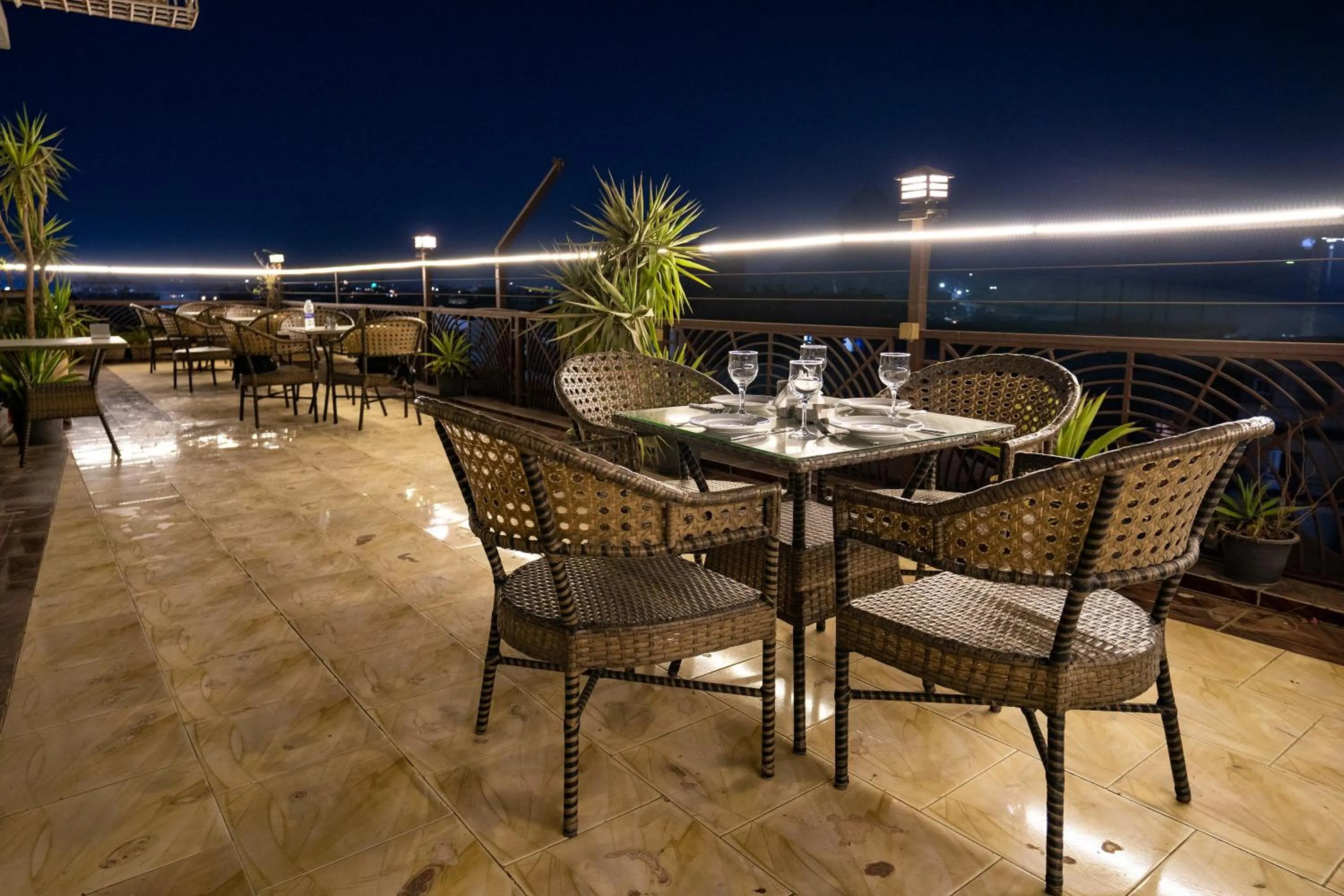 Restaurant/places to eat in Pyramids Gem Plaza Powered By Look