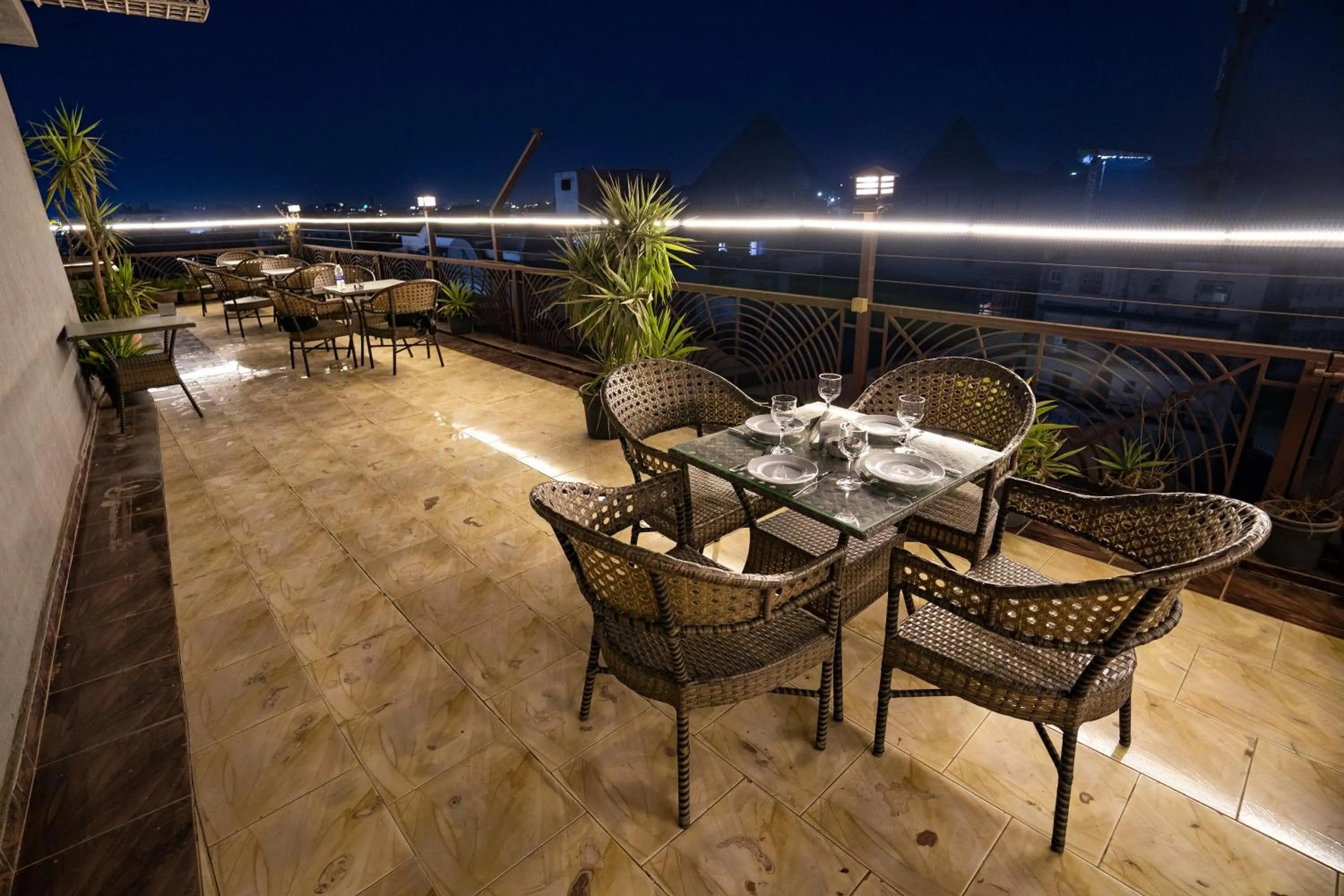 Restaurant/places to eat in Pyramids Gem Plaza Powered By Look