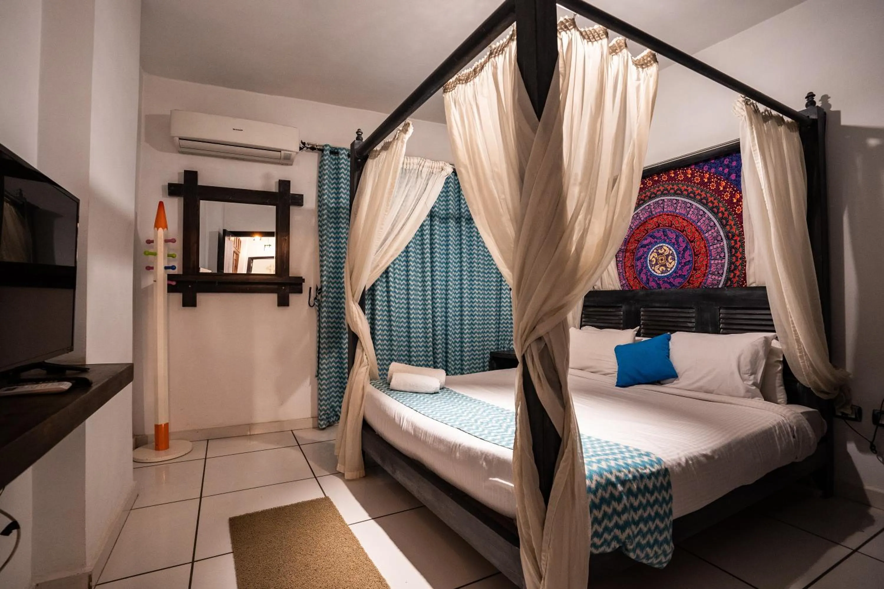 Communal lounge/ TV room in Pyramids Gem Plaza Powered By Look