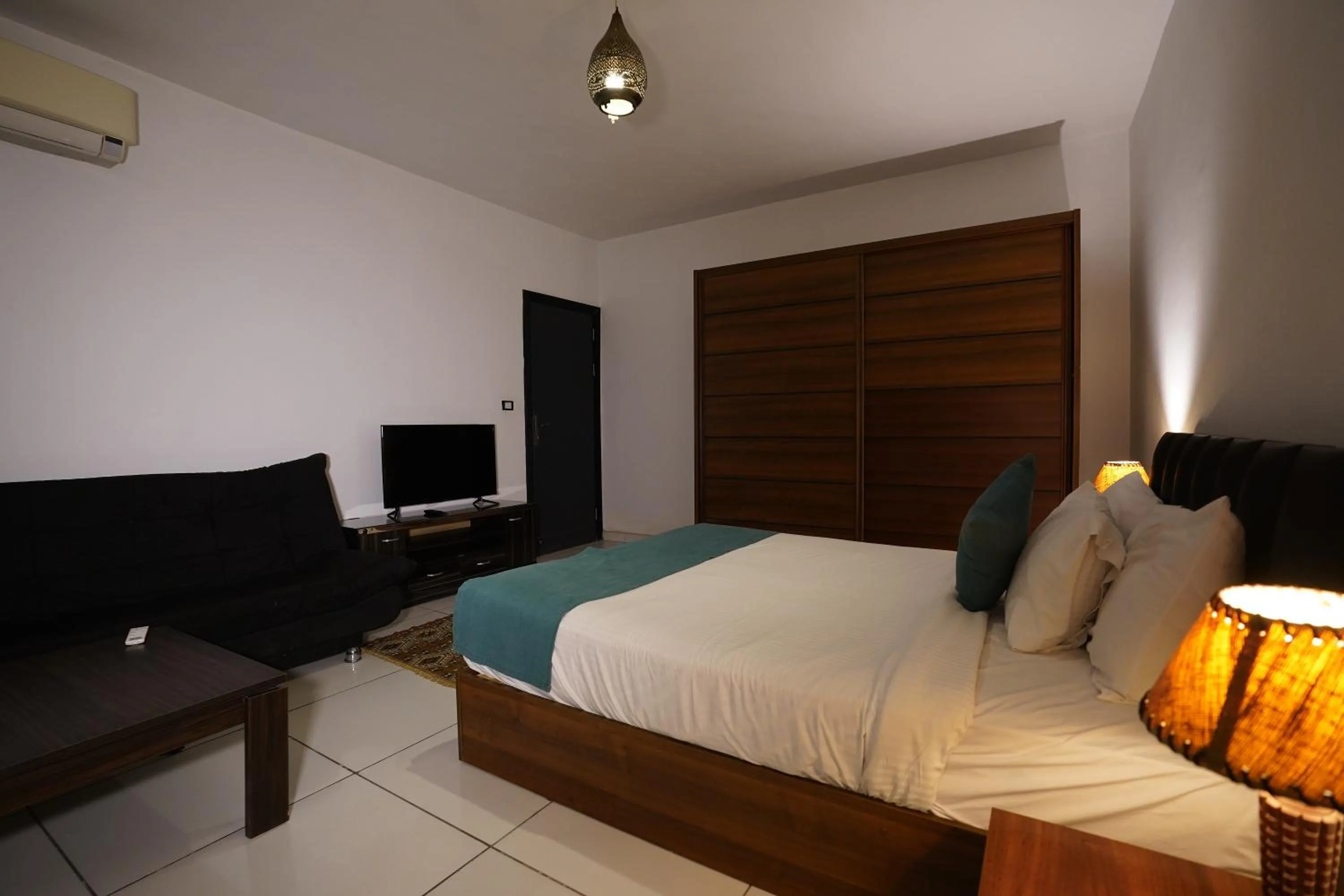 Family in Pyramids Gem Plaza Powered By Look