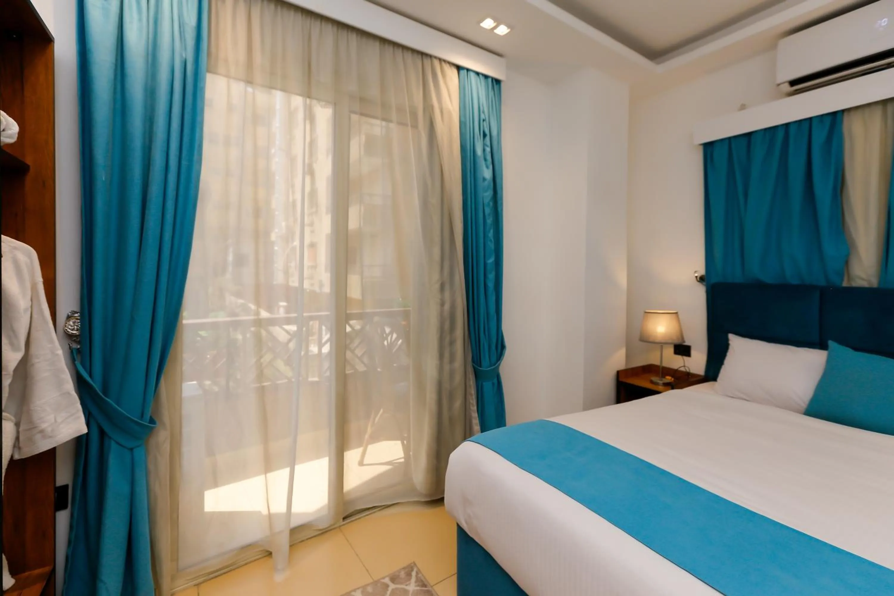 Balcony/Terrace, Bed in Pyramids Gem Plaza Boutique Hotel & Restaurant