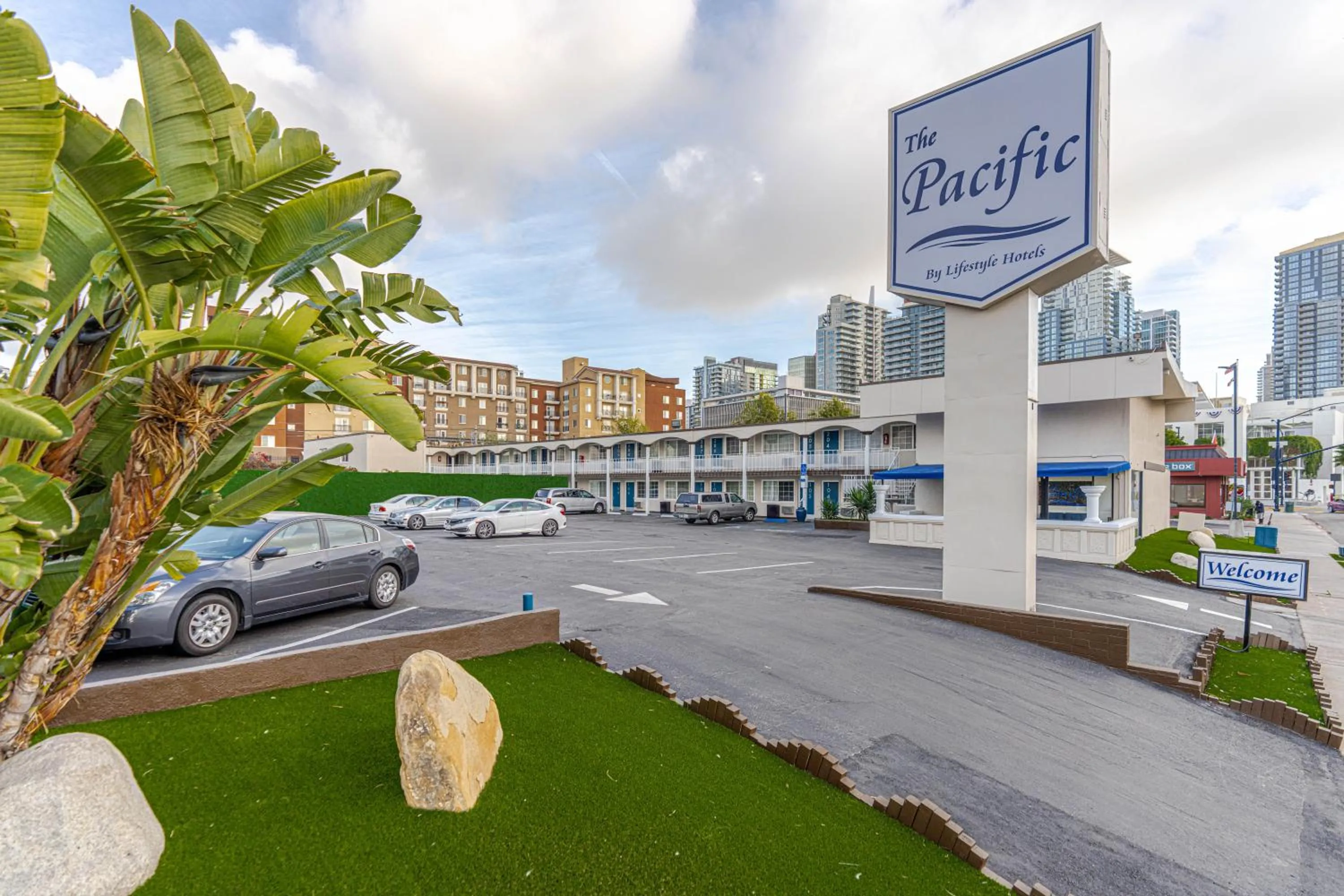 Property logo or sign in Pacific Inn and Suites