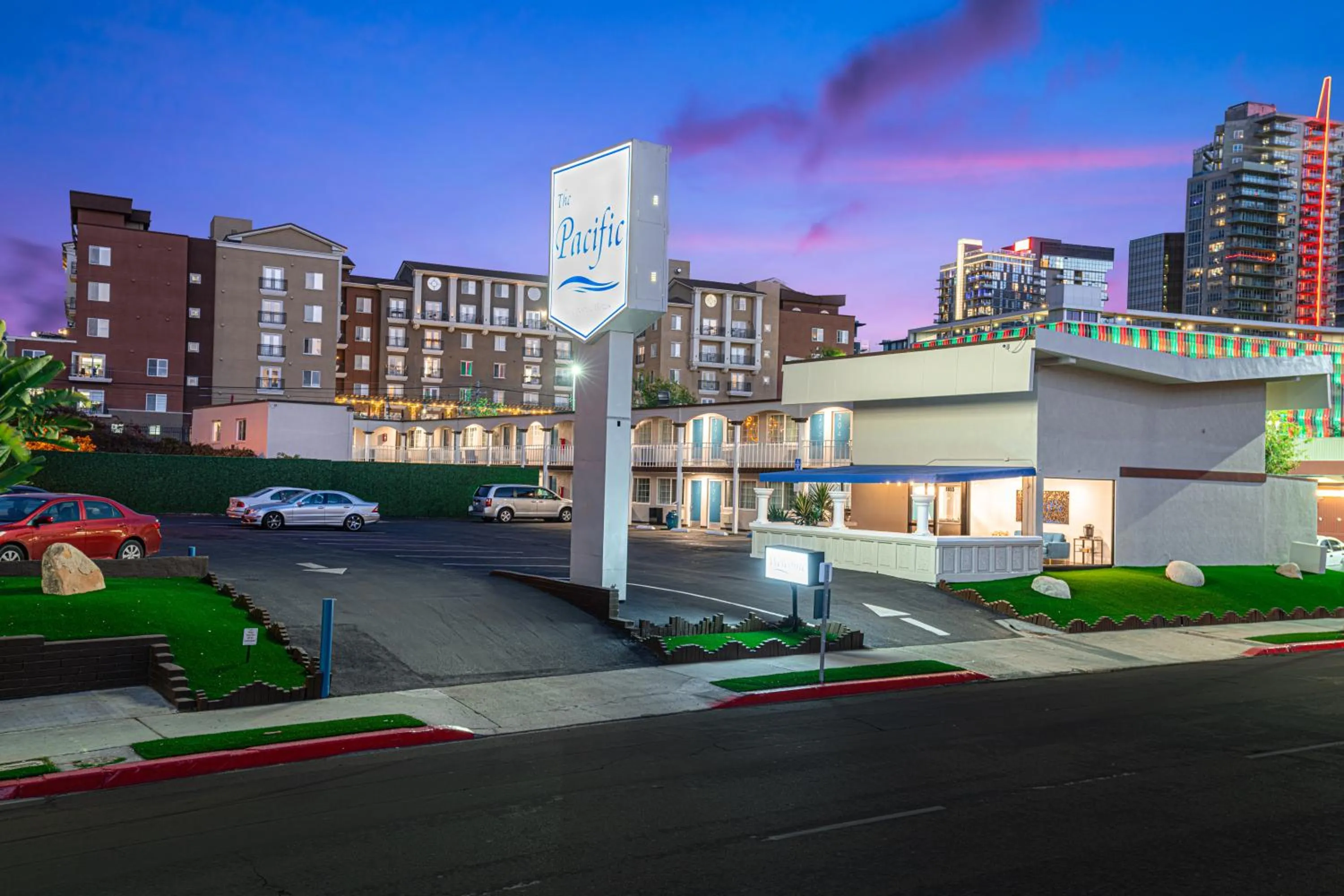 Property building in Pacific Inn and Suites