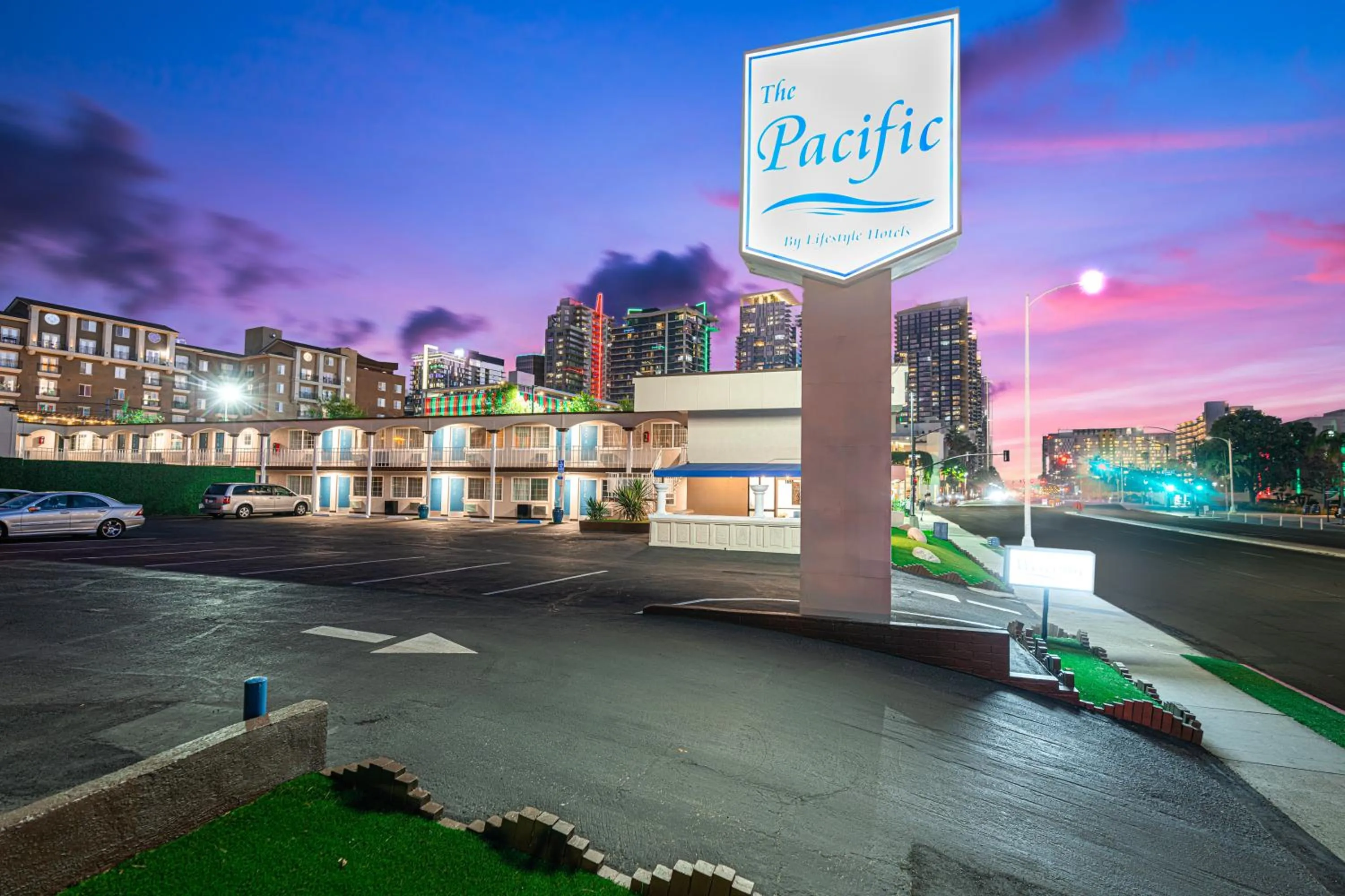 Property building in Pacific Inn and Suites