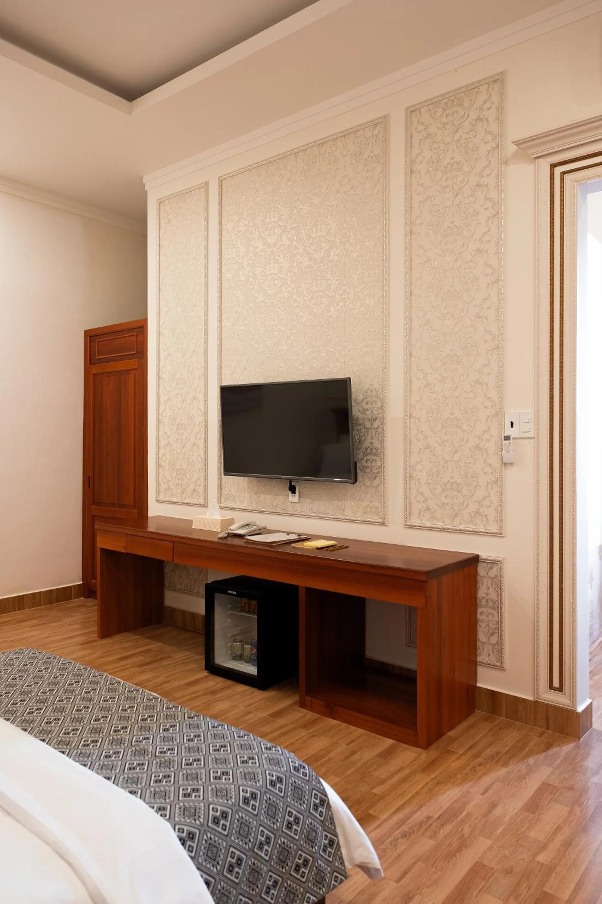 Communal lounge/ TV room, Bed in Mekong Gia Lai Hotel - Me Kong Pleiku