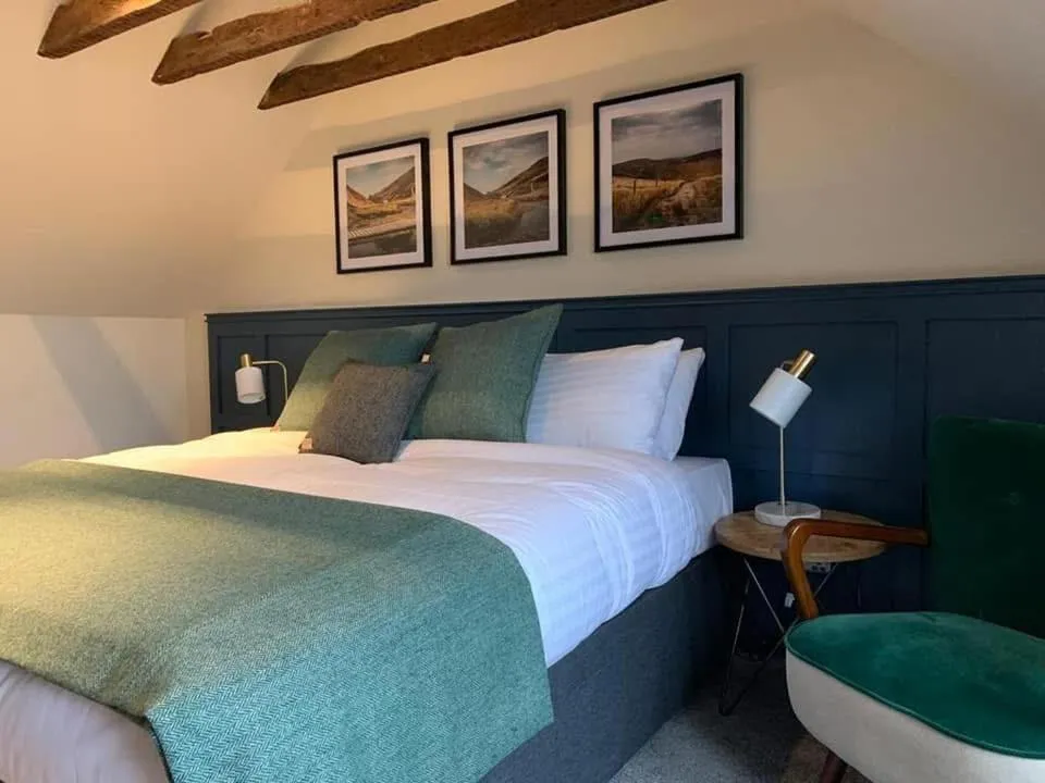 Bedroom, Bed in The Balerno Inn