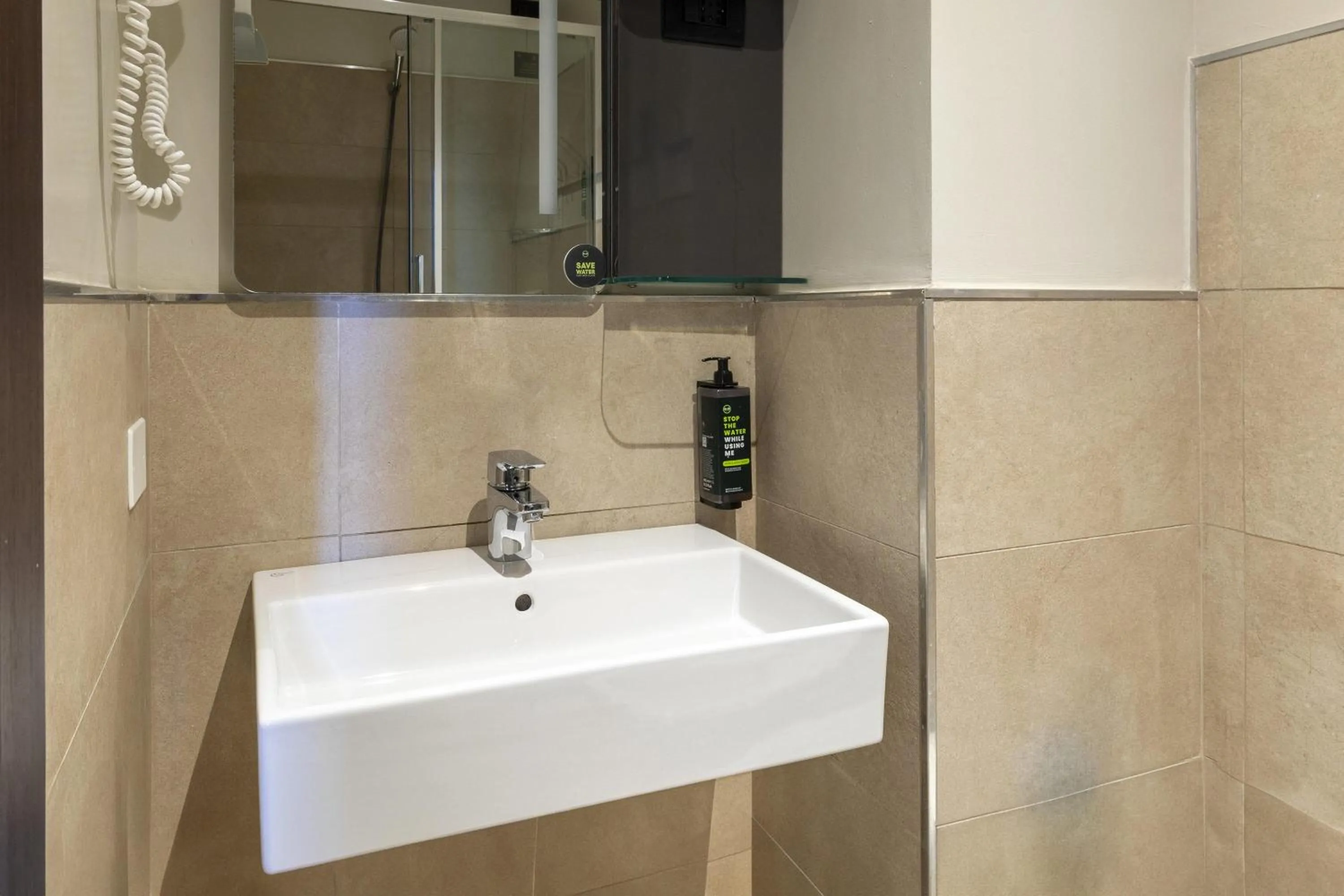 Bathroom in B&B Hotel Roma San Lorenzo Termini