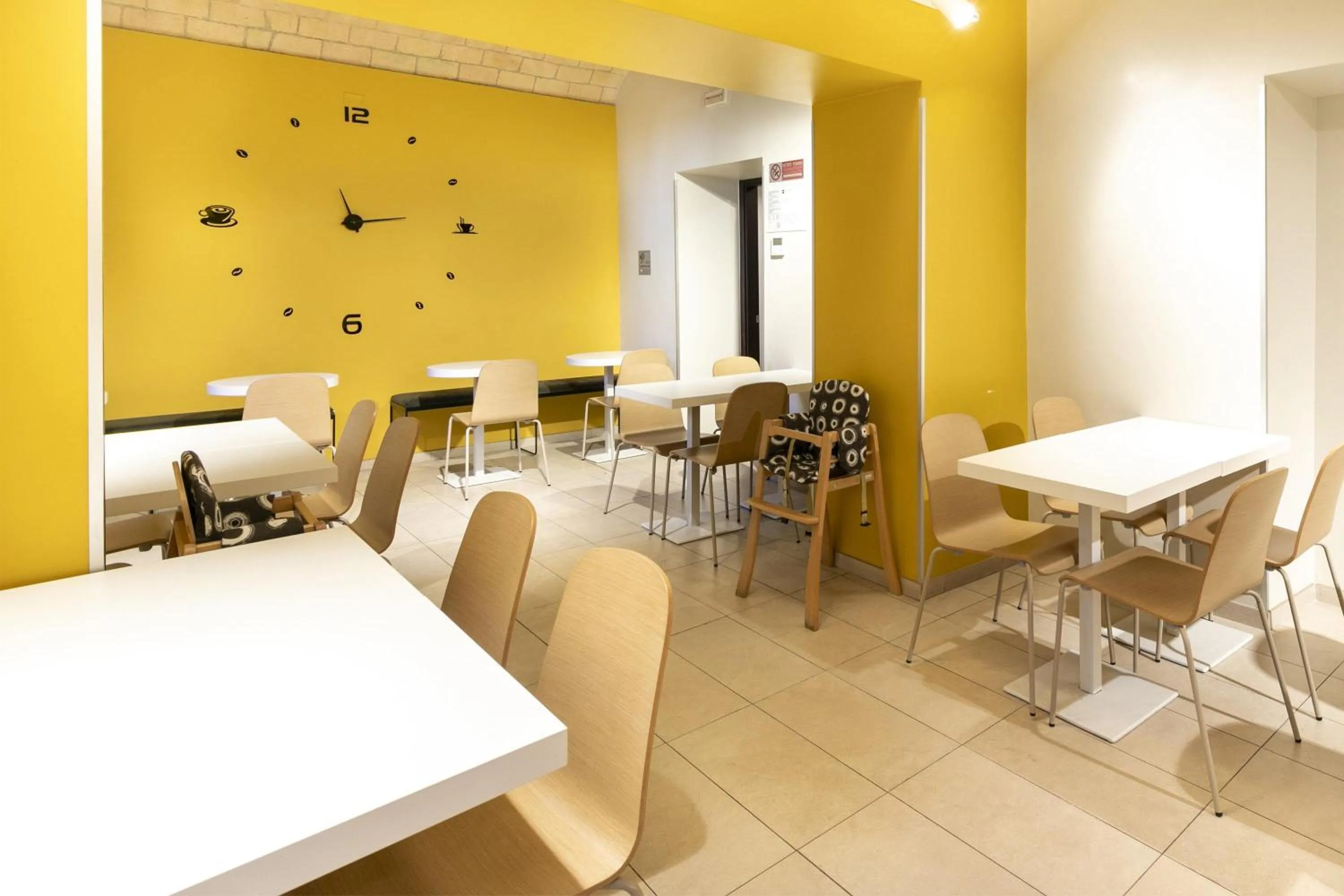 Restaurant/places to eat in B&B Hotel Roma San Lorenzo Termini