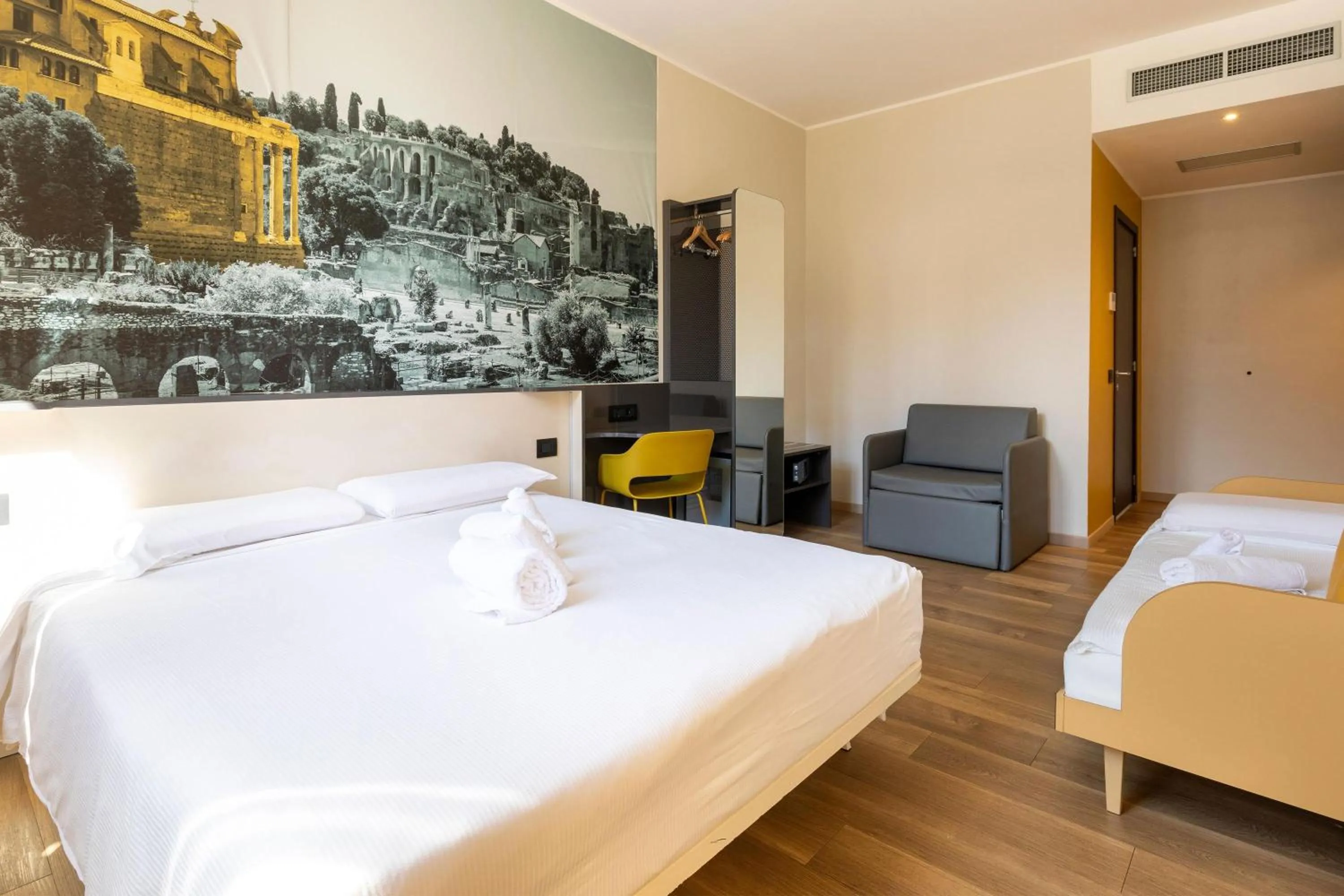 Photo of the whole room, Bed in B&B Hotel Roma San Lorenzo Termini