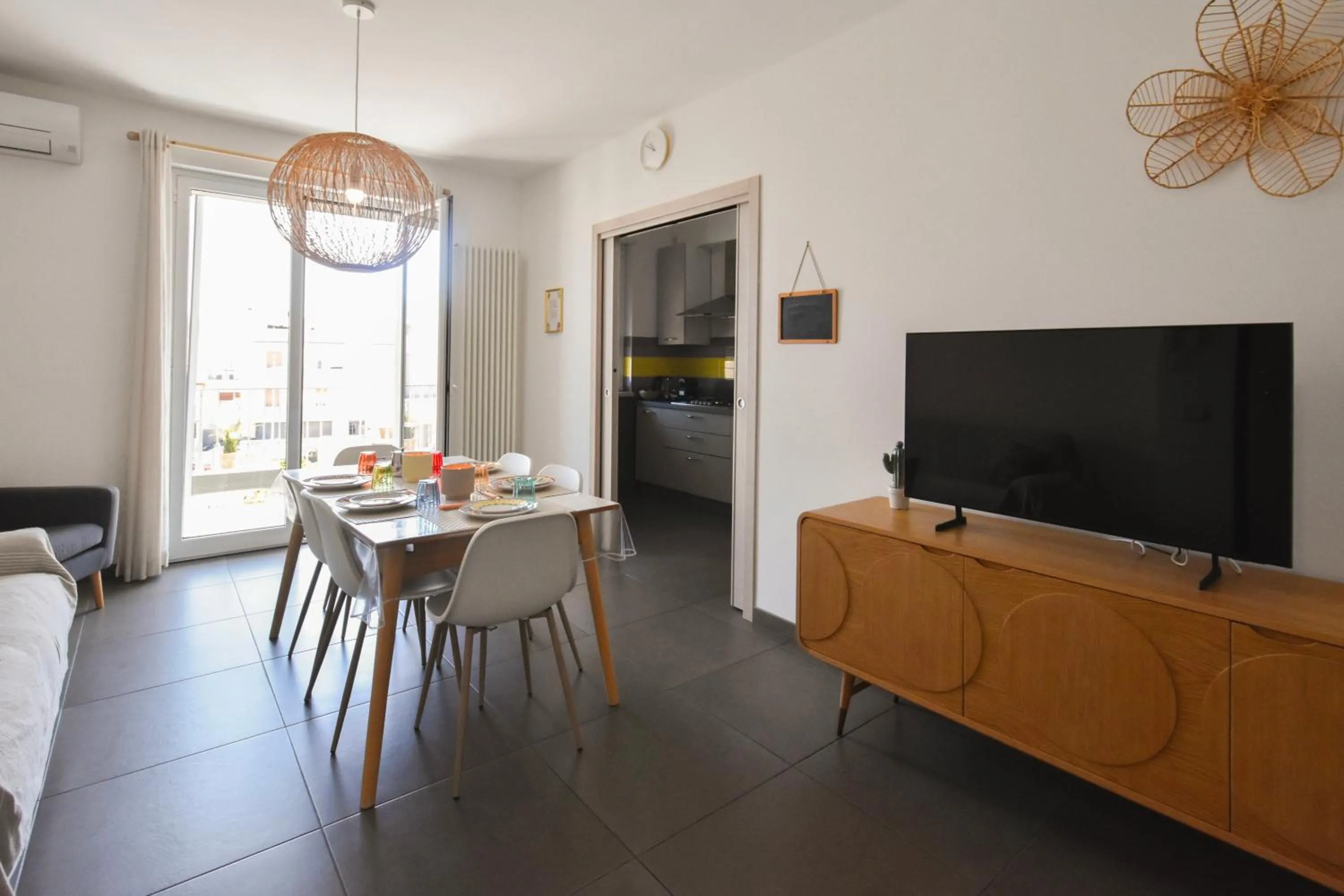 Communal lounge/ TV room in Levante Sea View Apartment - Housea