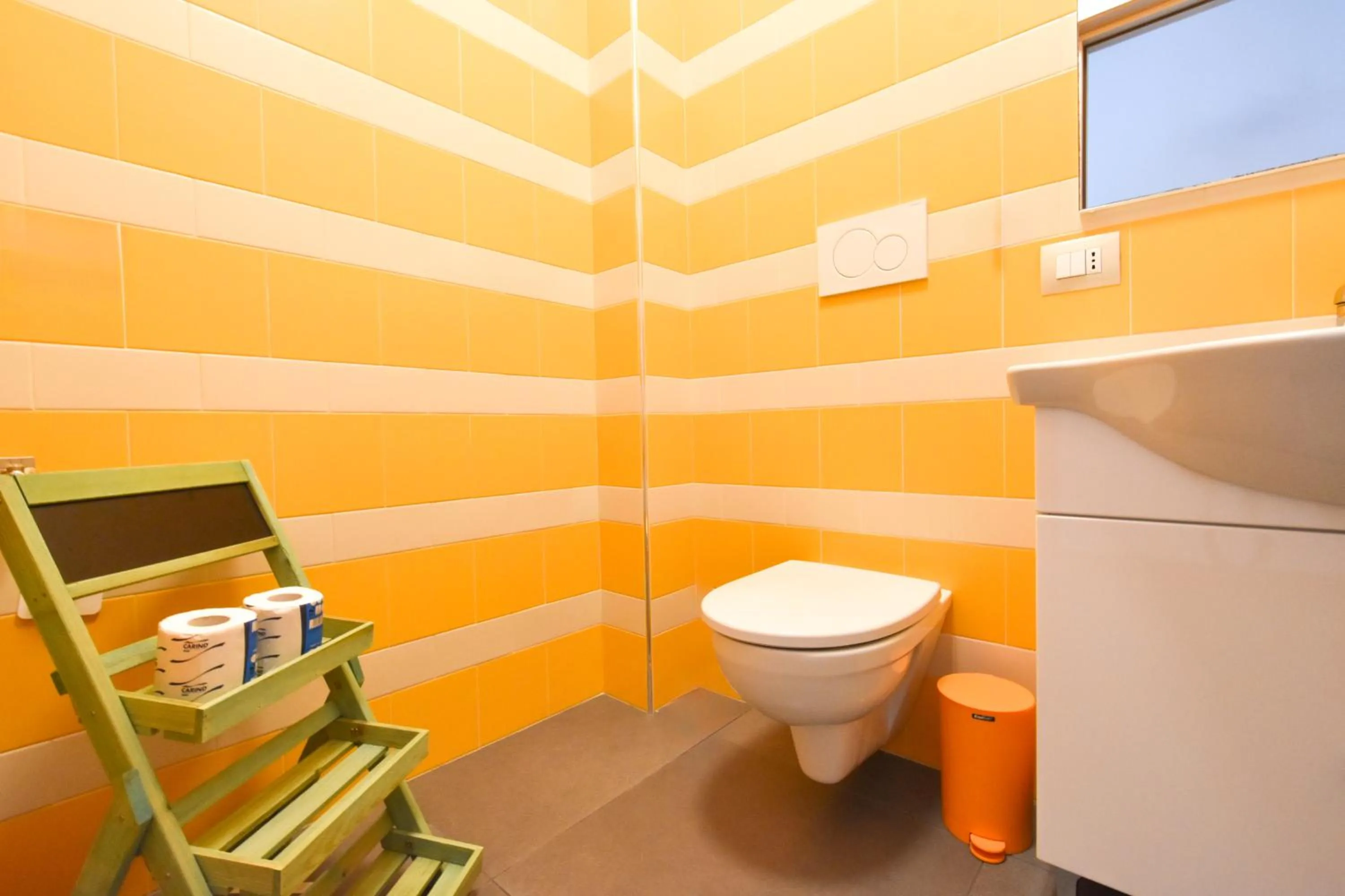 Toilet in Levante Sea View Apartment - Housea