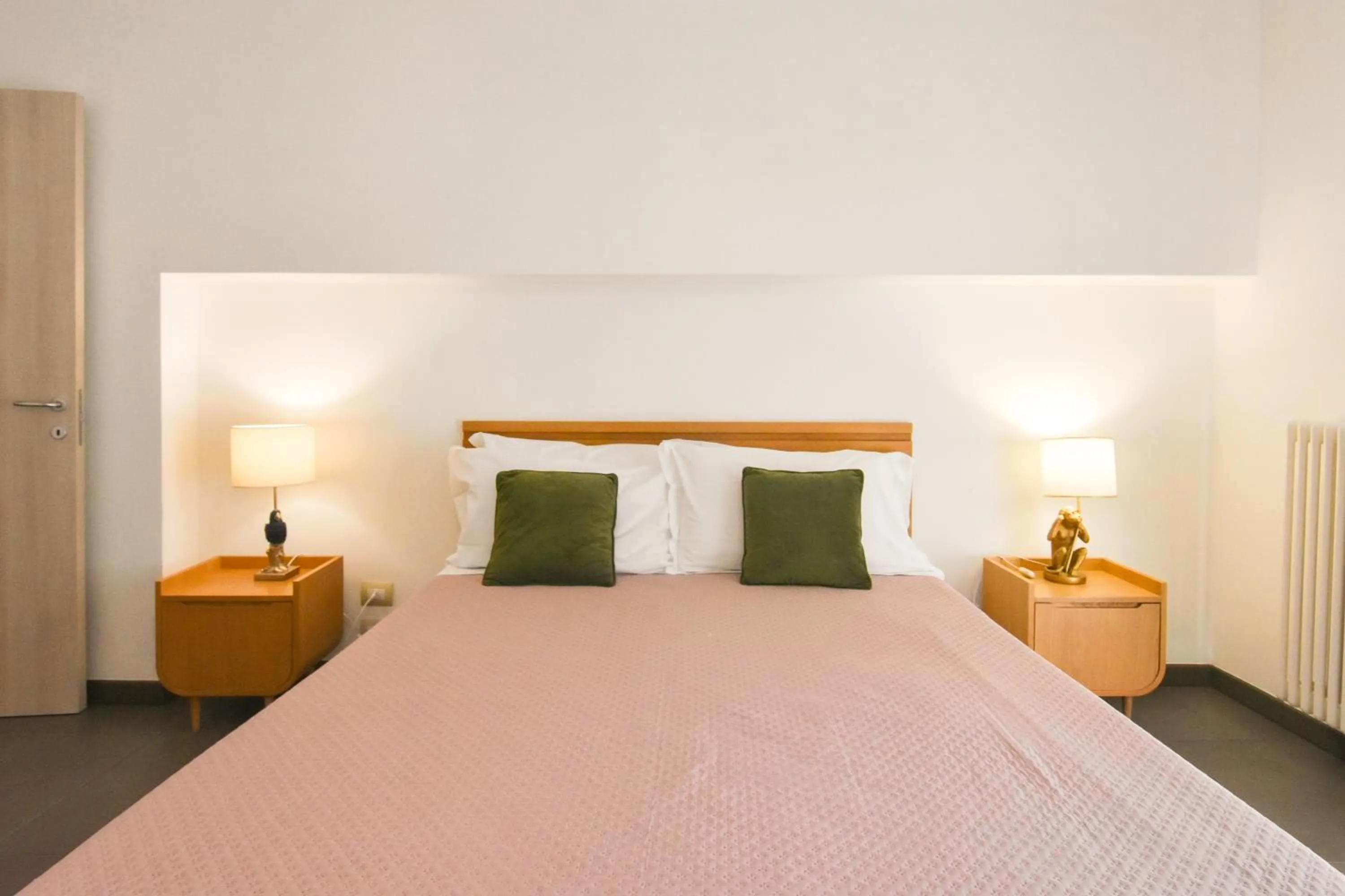 Bed in Levante Sea View Apartment - Housea