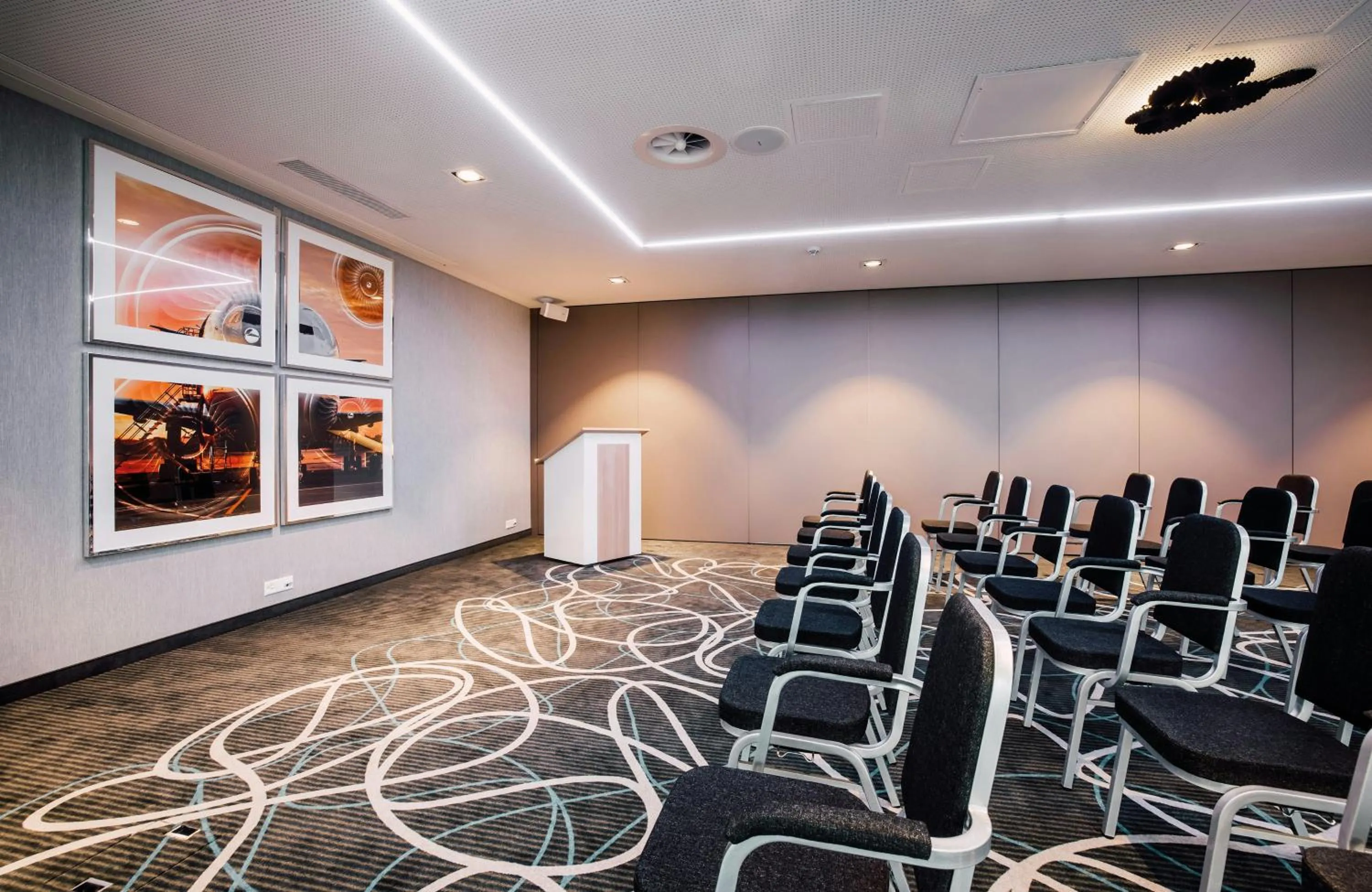 Meeting/conference room in Leonardo Hotel Zurich Airport