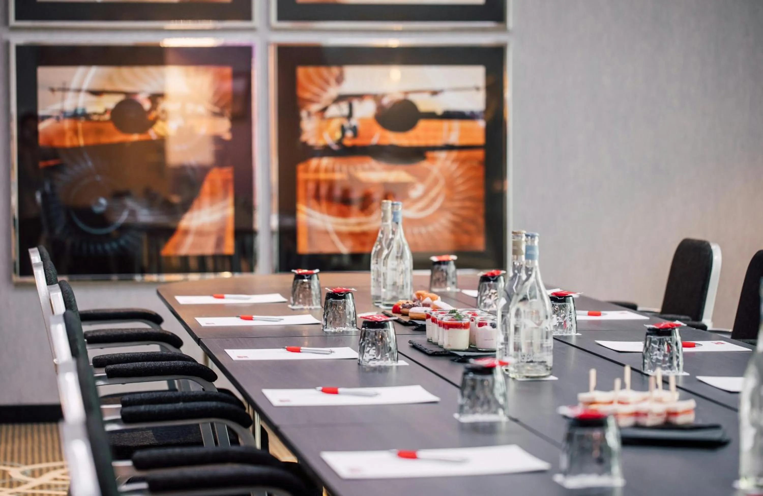 Meeting/conference room in Leonardo Hotel Zurich Airport