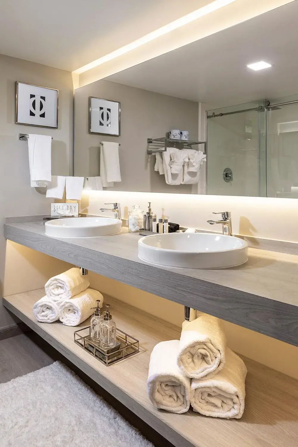 Bathroom in Palazzo Lakeside Hotel Bathroom in Palazzo Lakeside Hotel