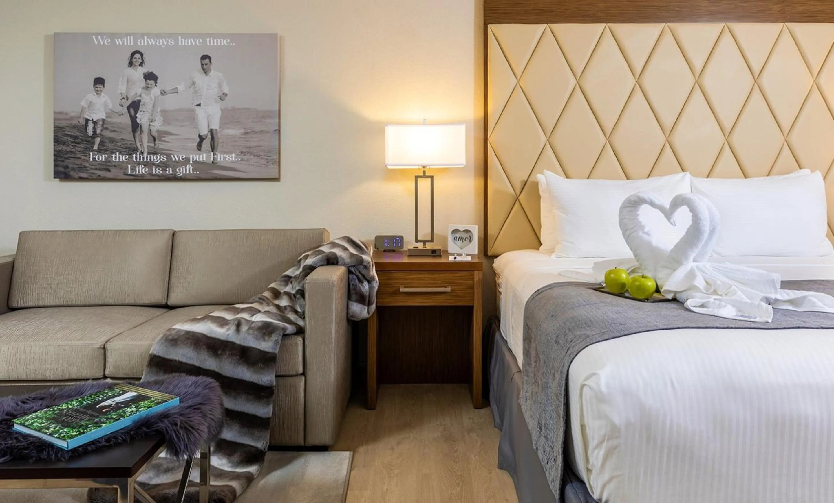 Seating area, Bed in Palazzo Lakeside Hotel