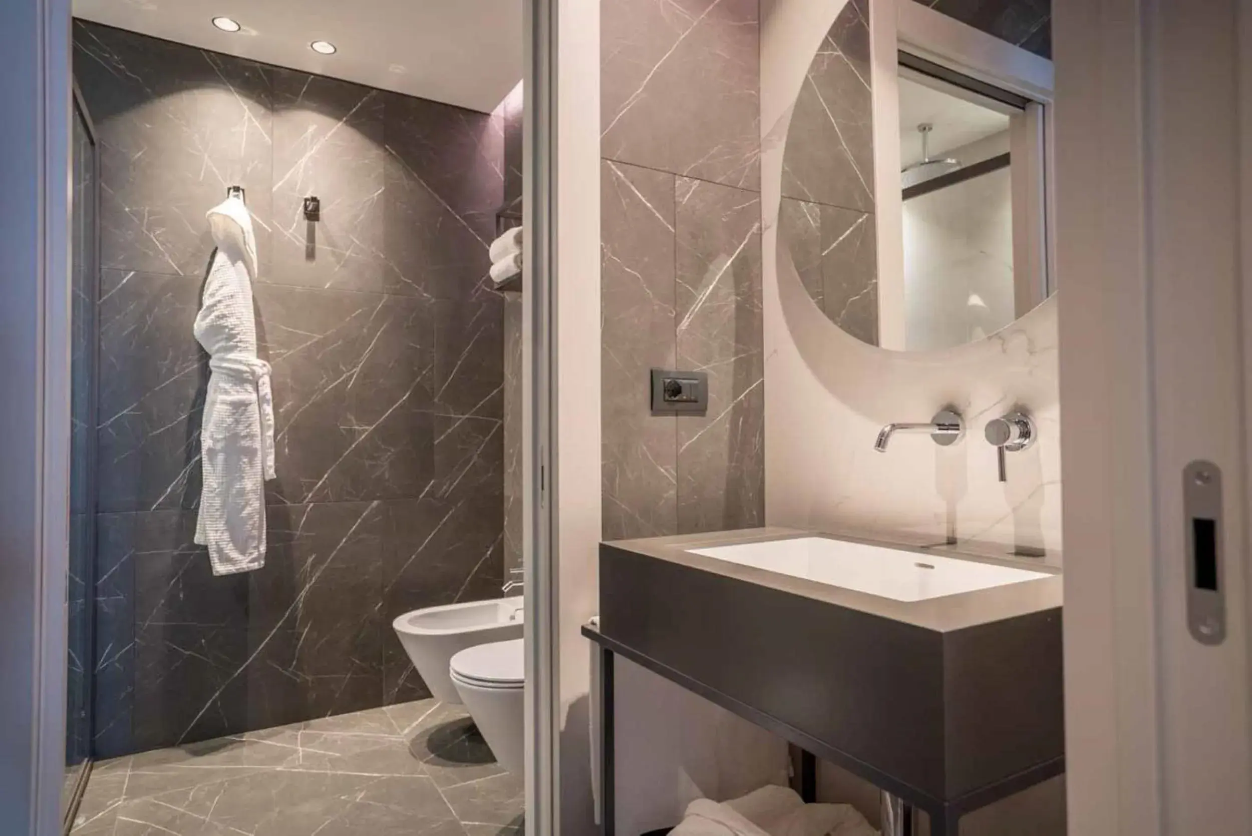 Bathroom in Be Mate Via Tivoli Bathroom in Be Mate Via Tivoli