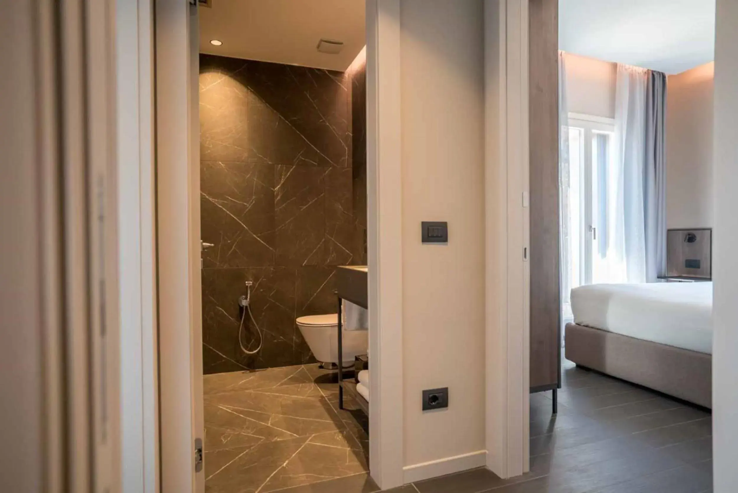 Bathroom, Bed in Be Mate Via Tivoli Bathroom, Bed in Be Mate Via Tivoli