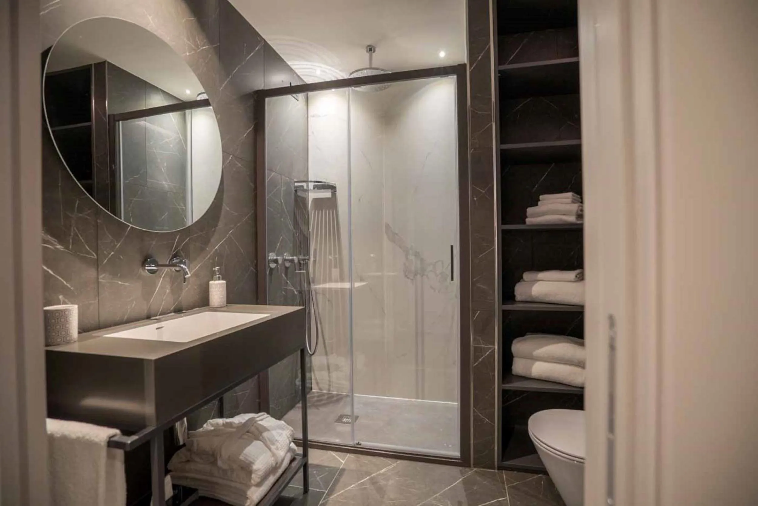 Shower in Be Mate Via Tivoli